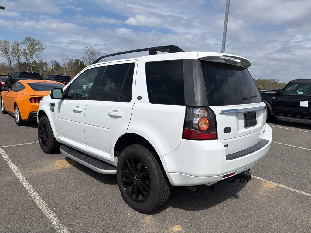 Used 2014 Land Rover LR2 image 2