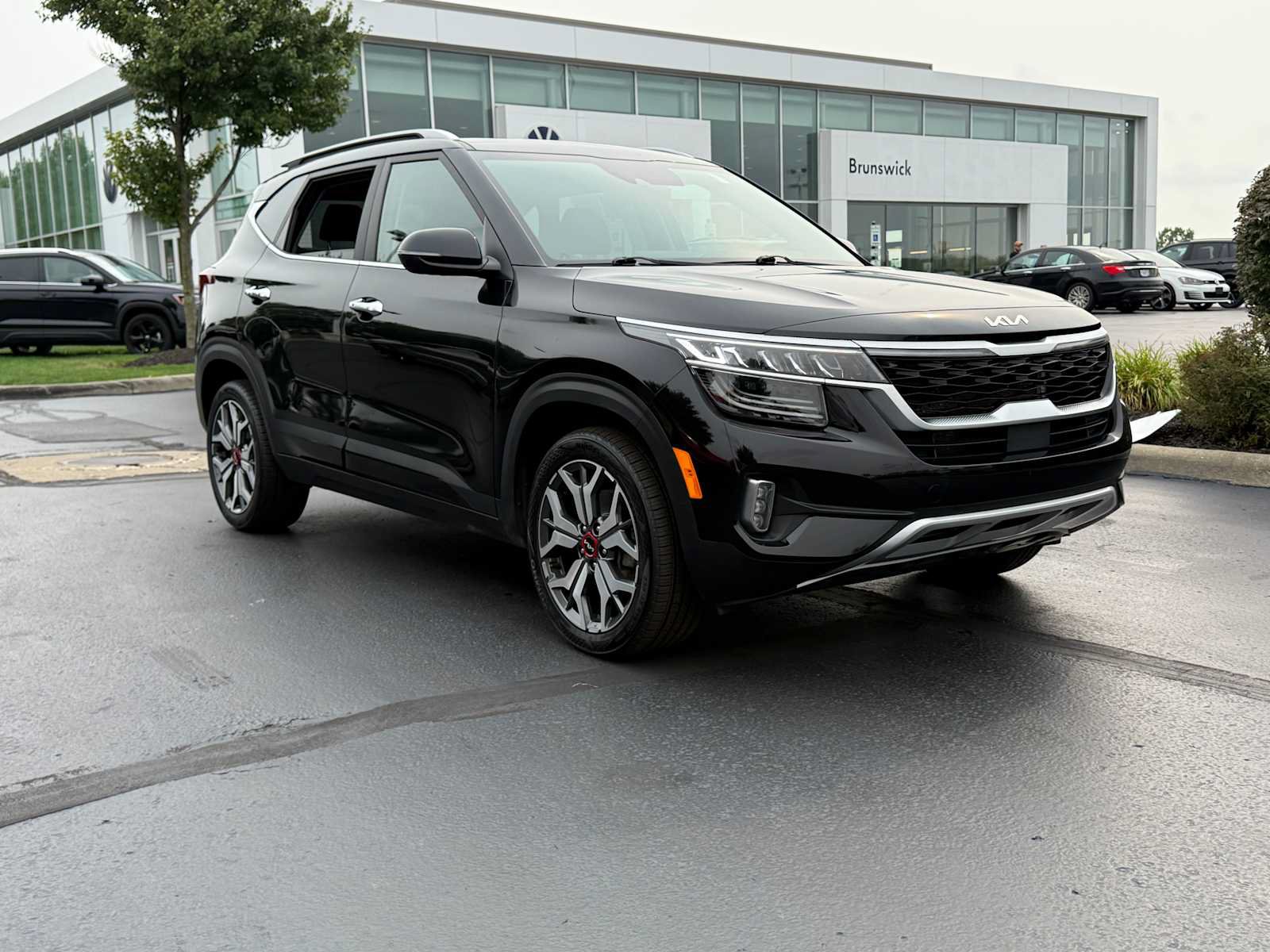 Used 2023 Kia Seltos SX w/ SX Sunroof Package AWD/4WD image 3