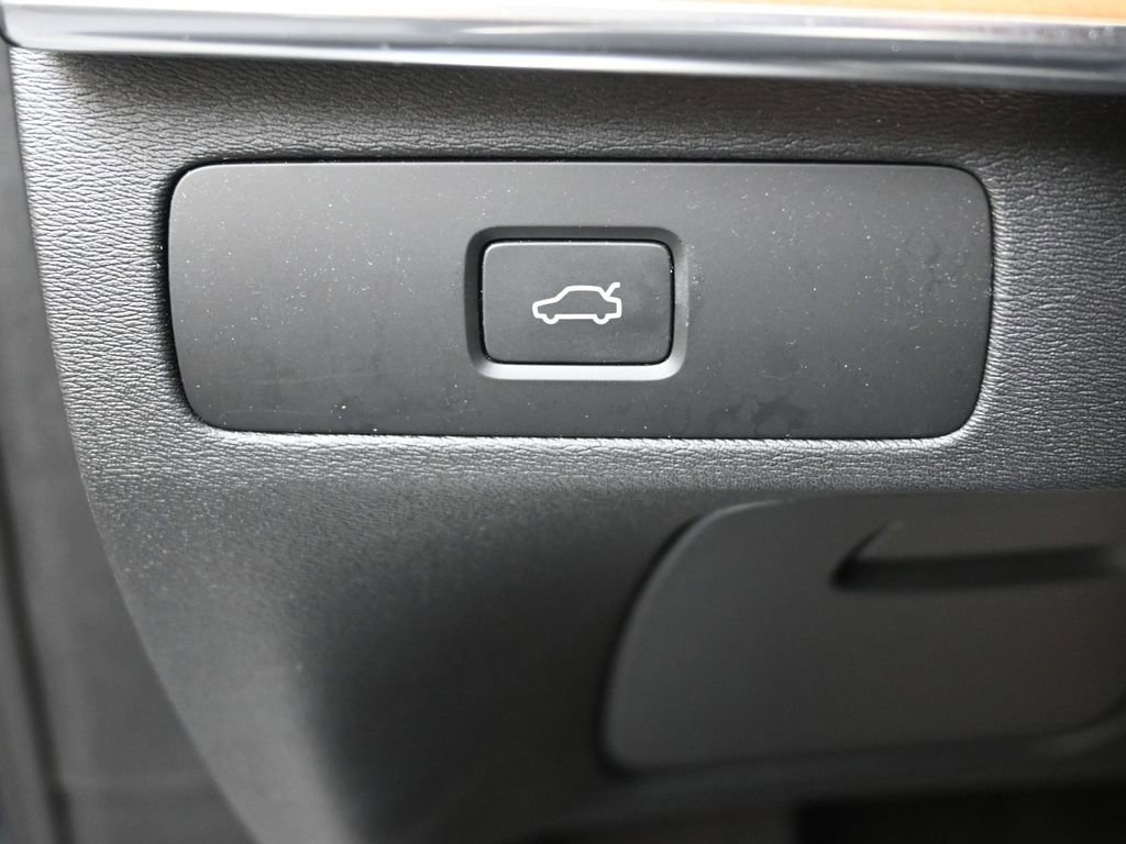 Certified 2024 Volvo XC90 B6 Plus w/ Protection Package Premier image 23