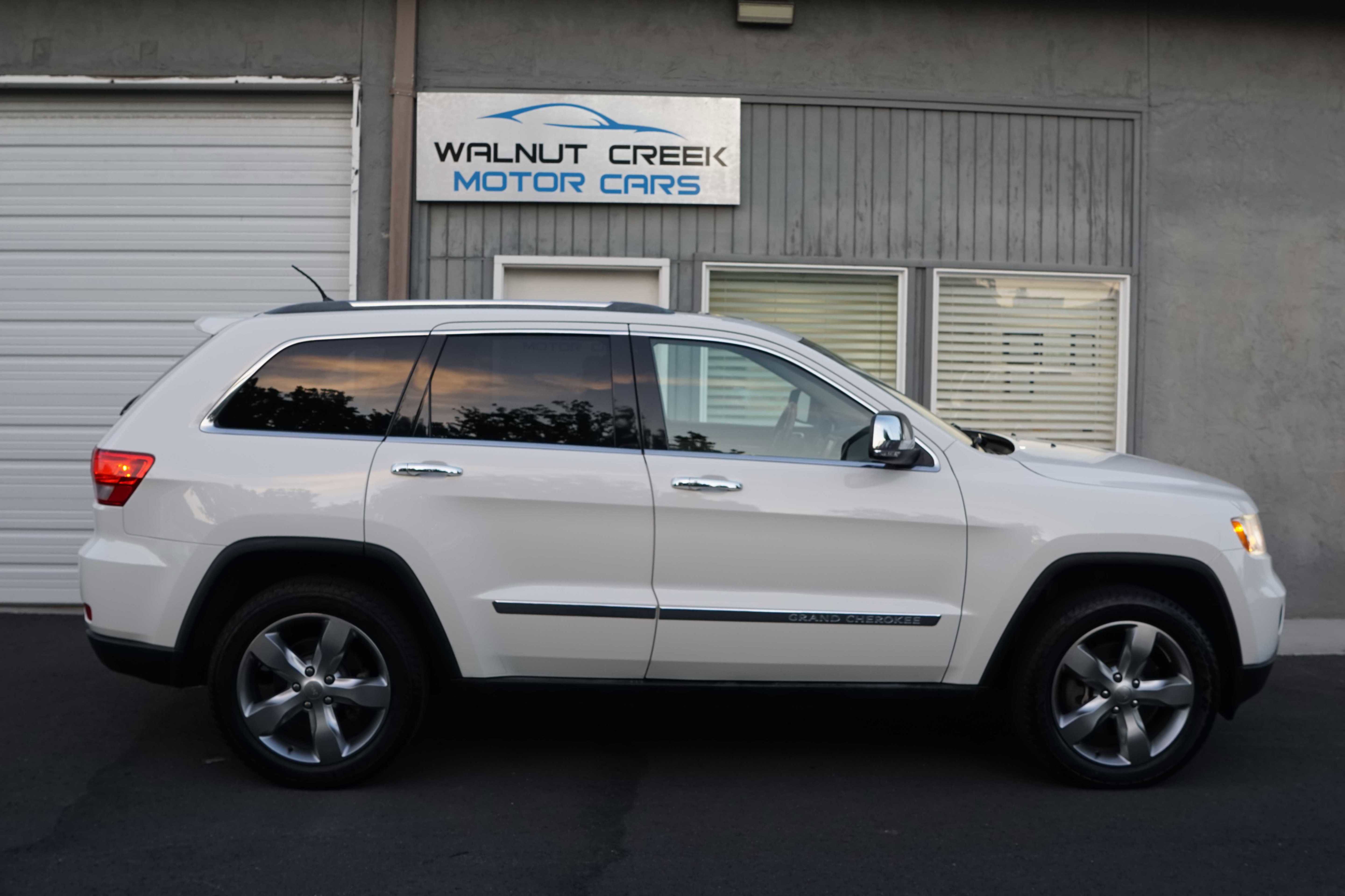 Used 2012 Jeep Grand Cherokee Overland image 24