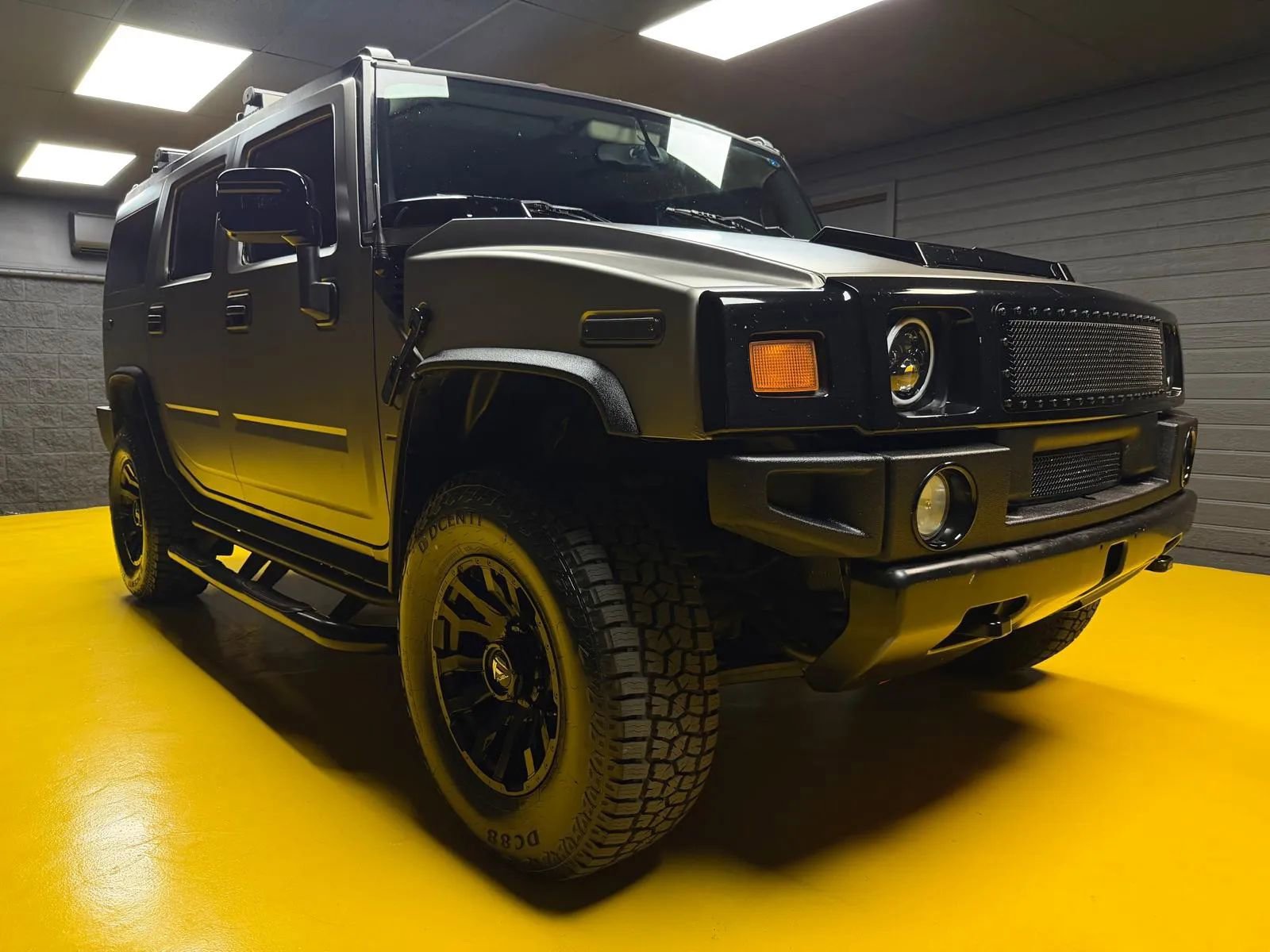 Used 2005 HUMMER H2 w/ Preferred Equipment Group AWD/4WD image 3