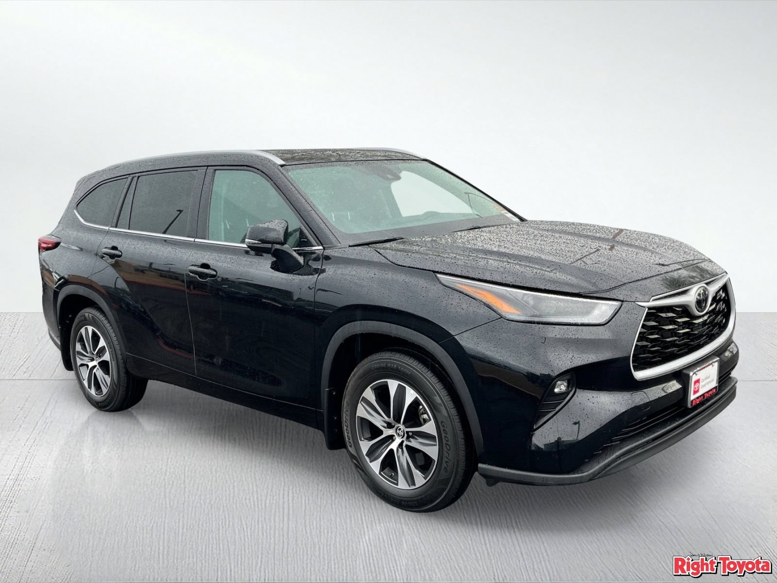 Certified 2024 Toyota Highlander XLE AWD/4WD image 9
