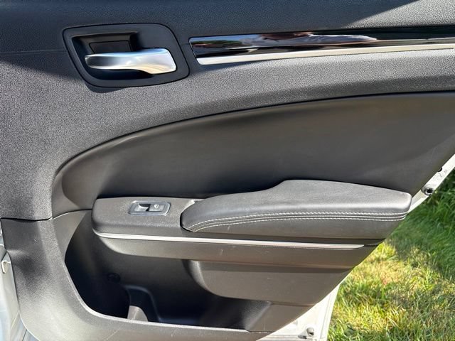 Used 2019 Chrysler 300 S RWD image 48