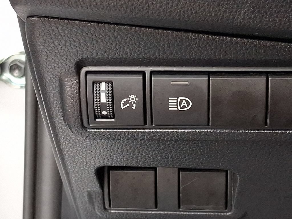Certified 2025 Toyota Corolla Cross XLE AWD/4WD image 28