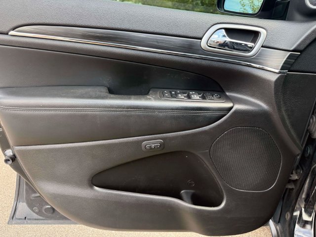 Used 2019 Jeep Grand Cherokee Limited AWD/4WD image 16
