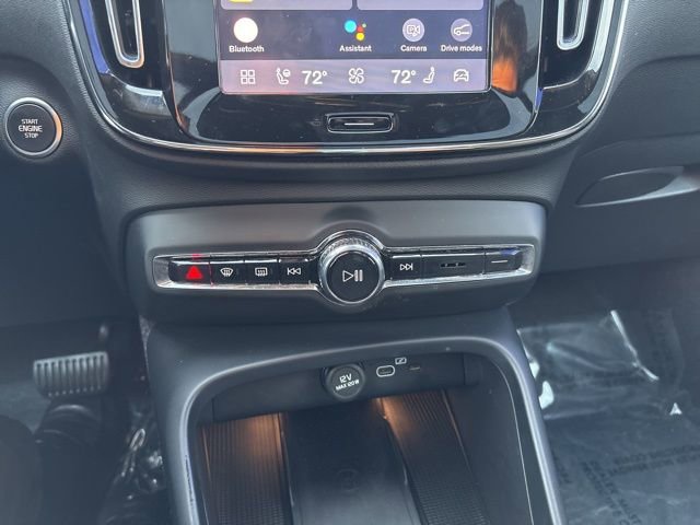 Used 2025 Volvo XC40 B5 Plus AWD/4WD image 29