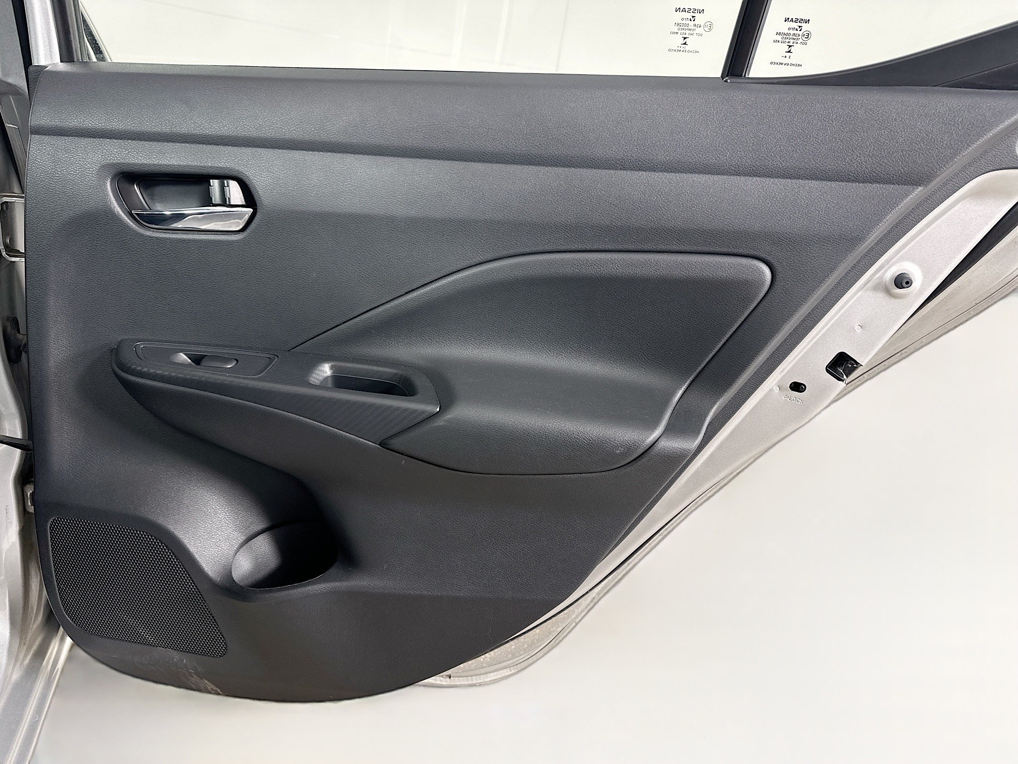 Used 2025 Nissan Versa SV FWD image 28