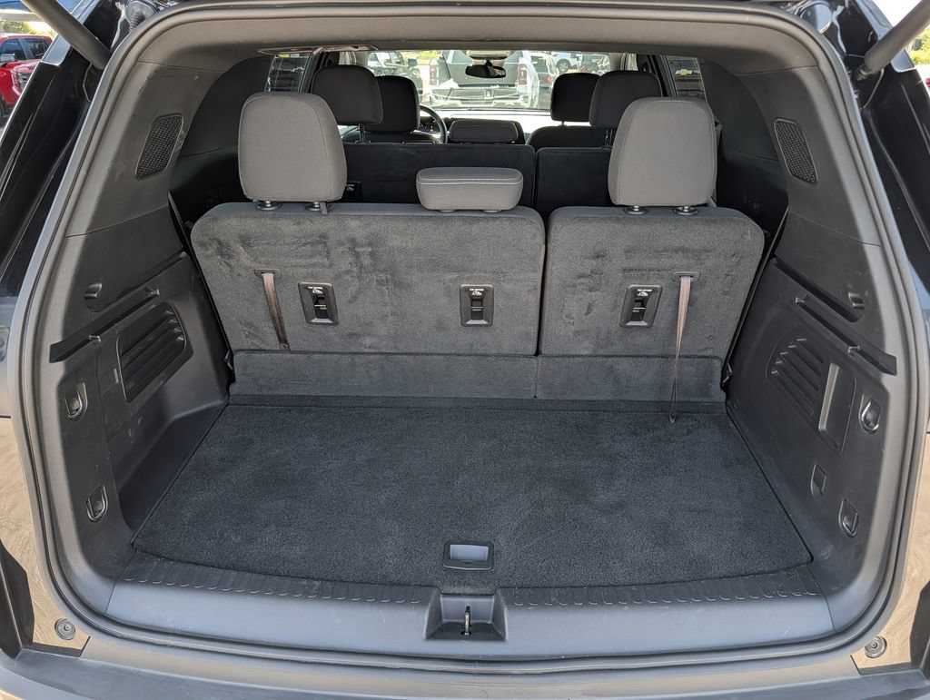 Used 2025 Chevrolet Traverse LT FWD image 27