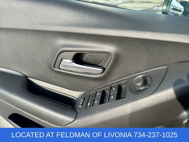 Used 2022 Chevrolet Trax LT w/ LT Convenience Package image 21
