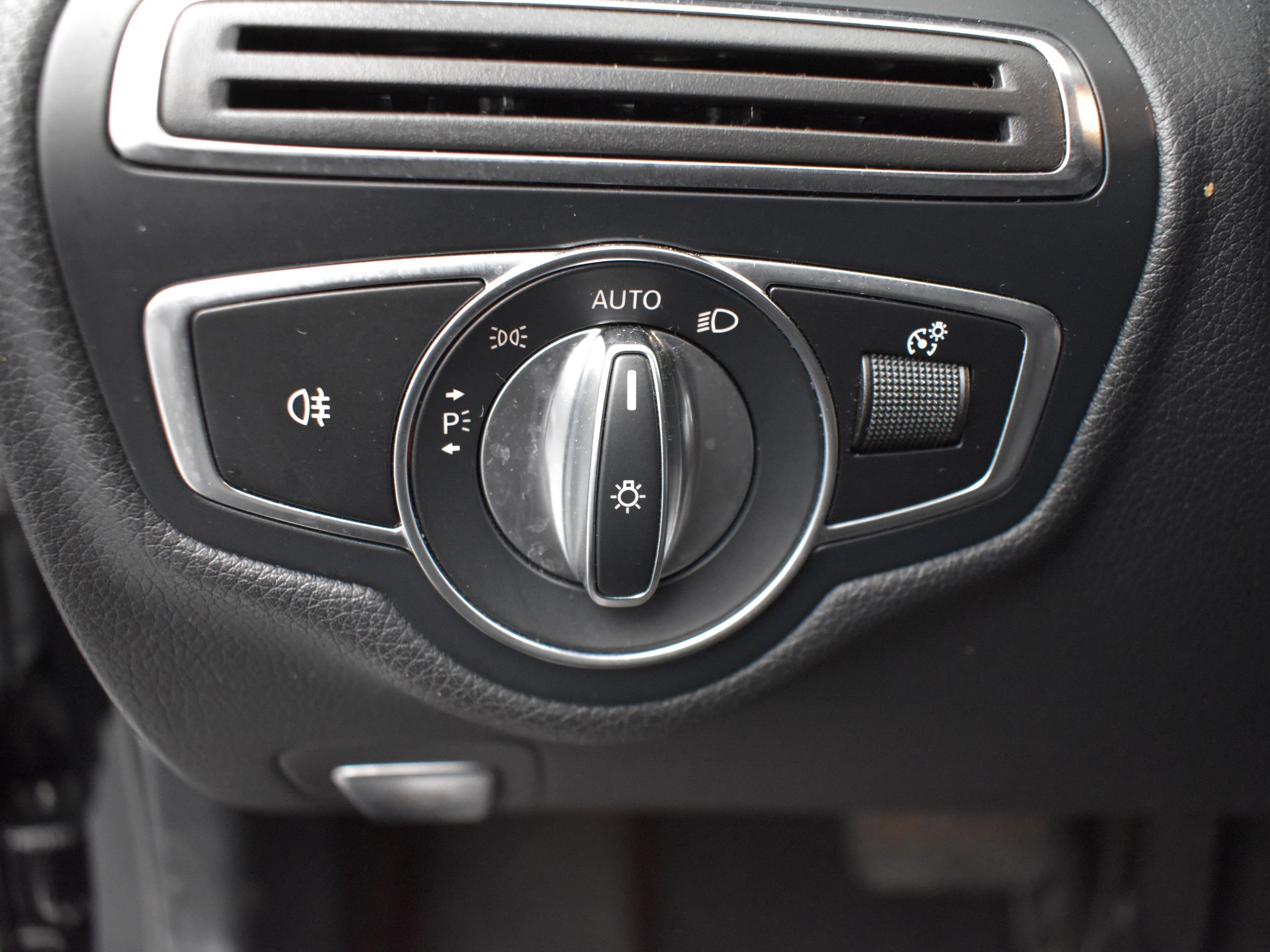 Used 2019 Mercedes-Benz C 300 4MATIC Sedan image 10