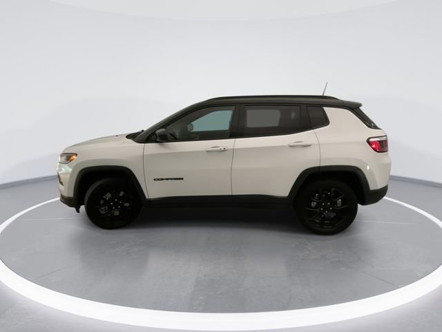 Used 2024 Jeep Compass Latitude w/ Altitude Special Edition image 9