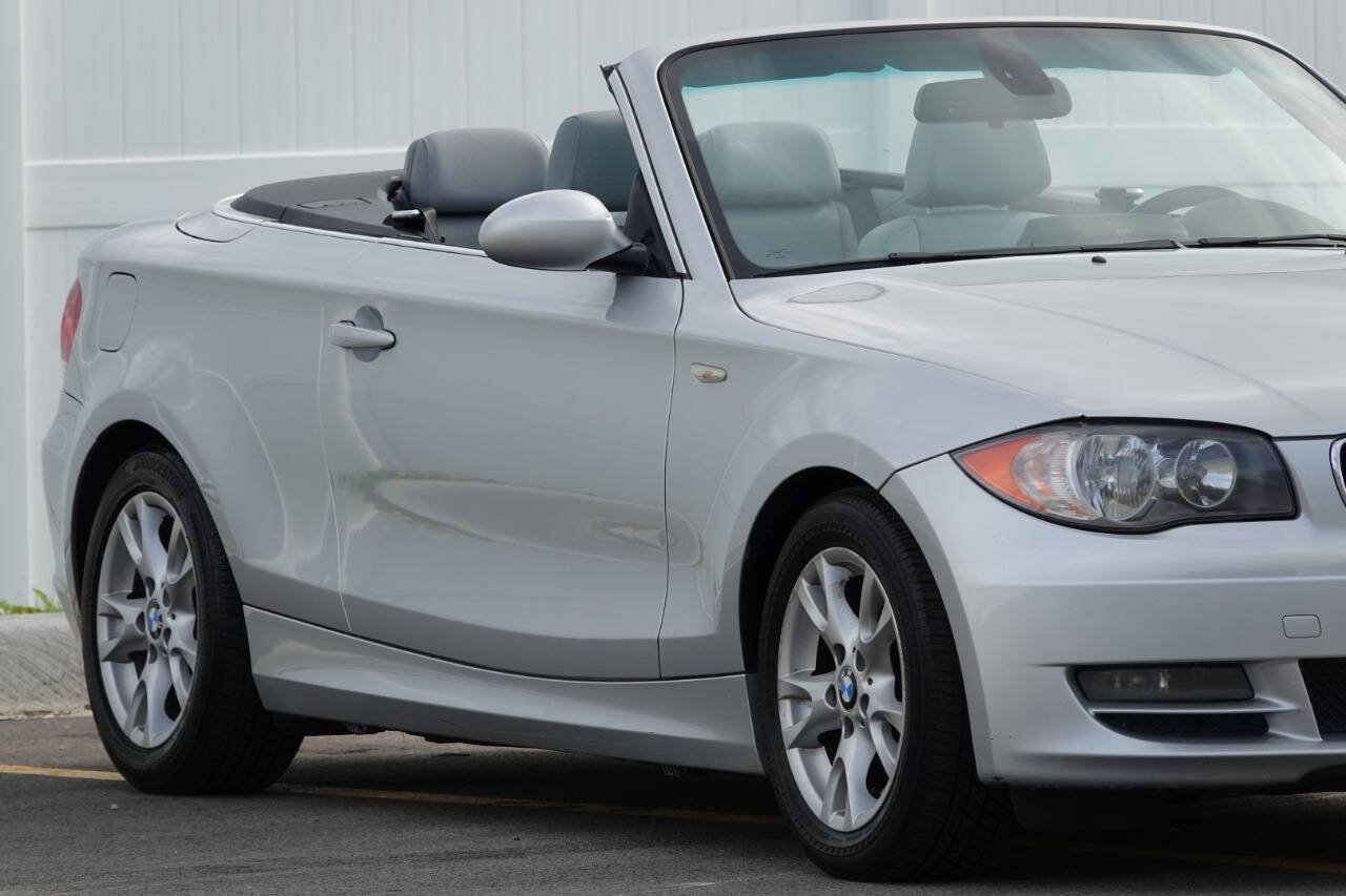 Used 2009 BMW 128i Convertible RWD image 27