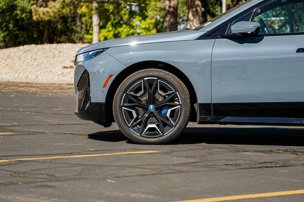 Used 2025 BMW iX xDrive50 w/ Premium Package image 8