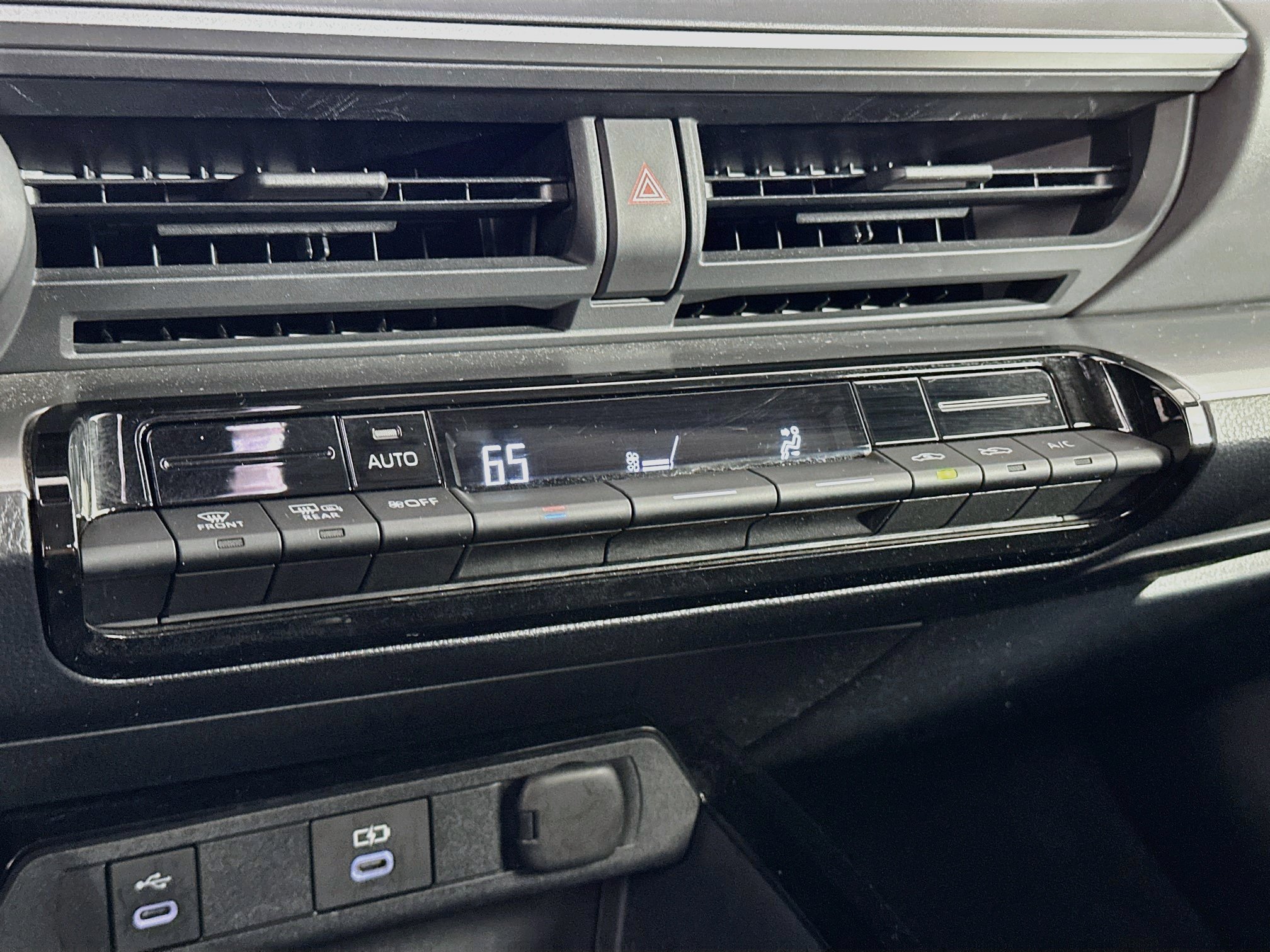 Used 2025 Toyota Prius LE FWD image 23