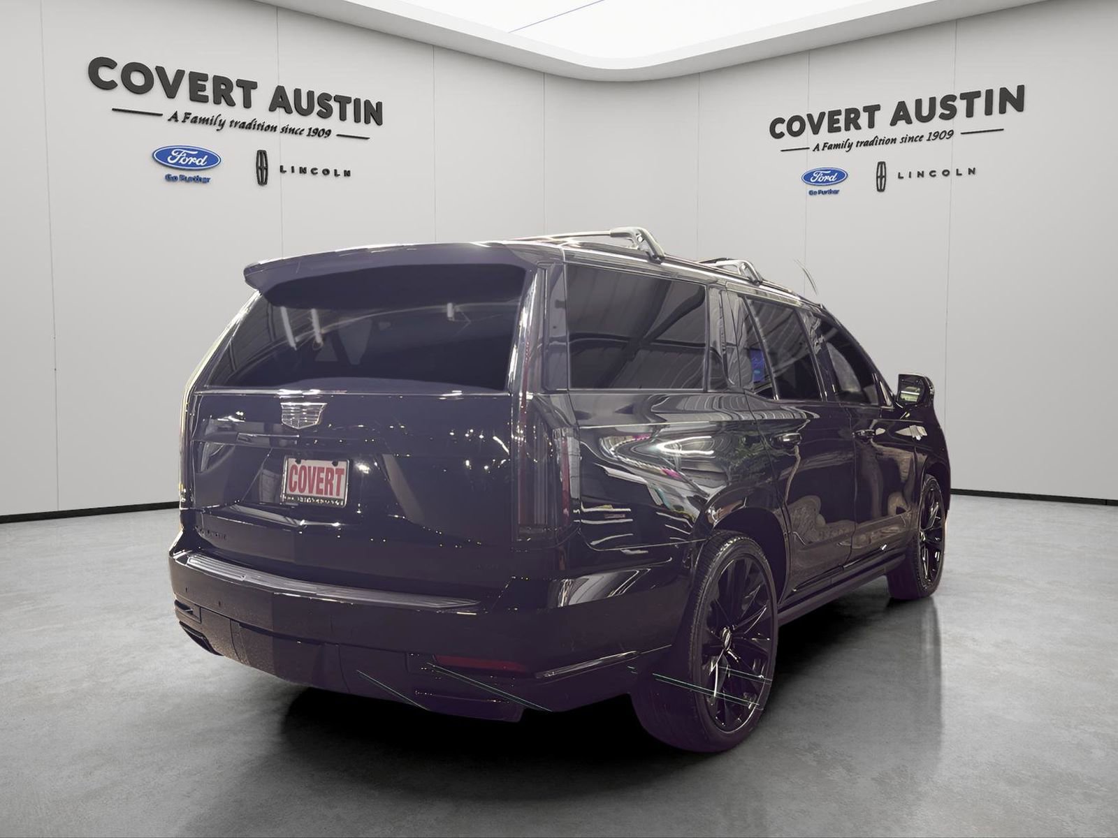 Used 2025 Cadillac Escalade Sport Platinum w/ LPO, ONYX Package image 5