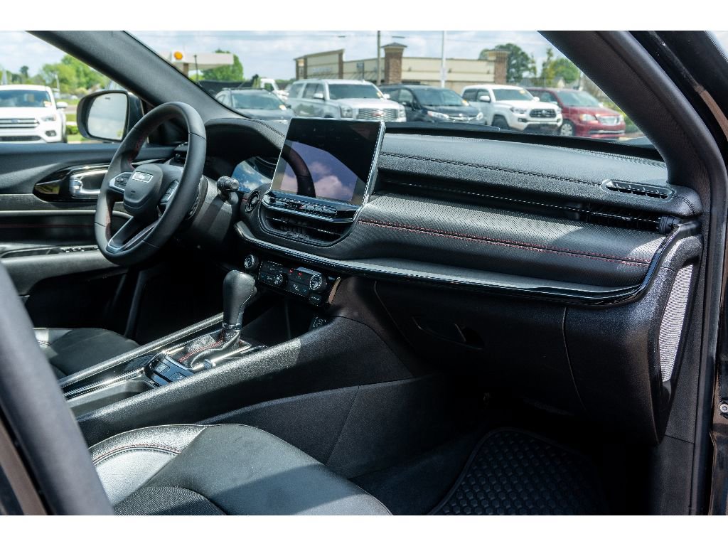 Used 2025 Jeep Compass Trailhawk image 18