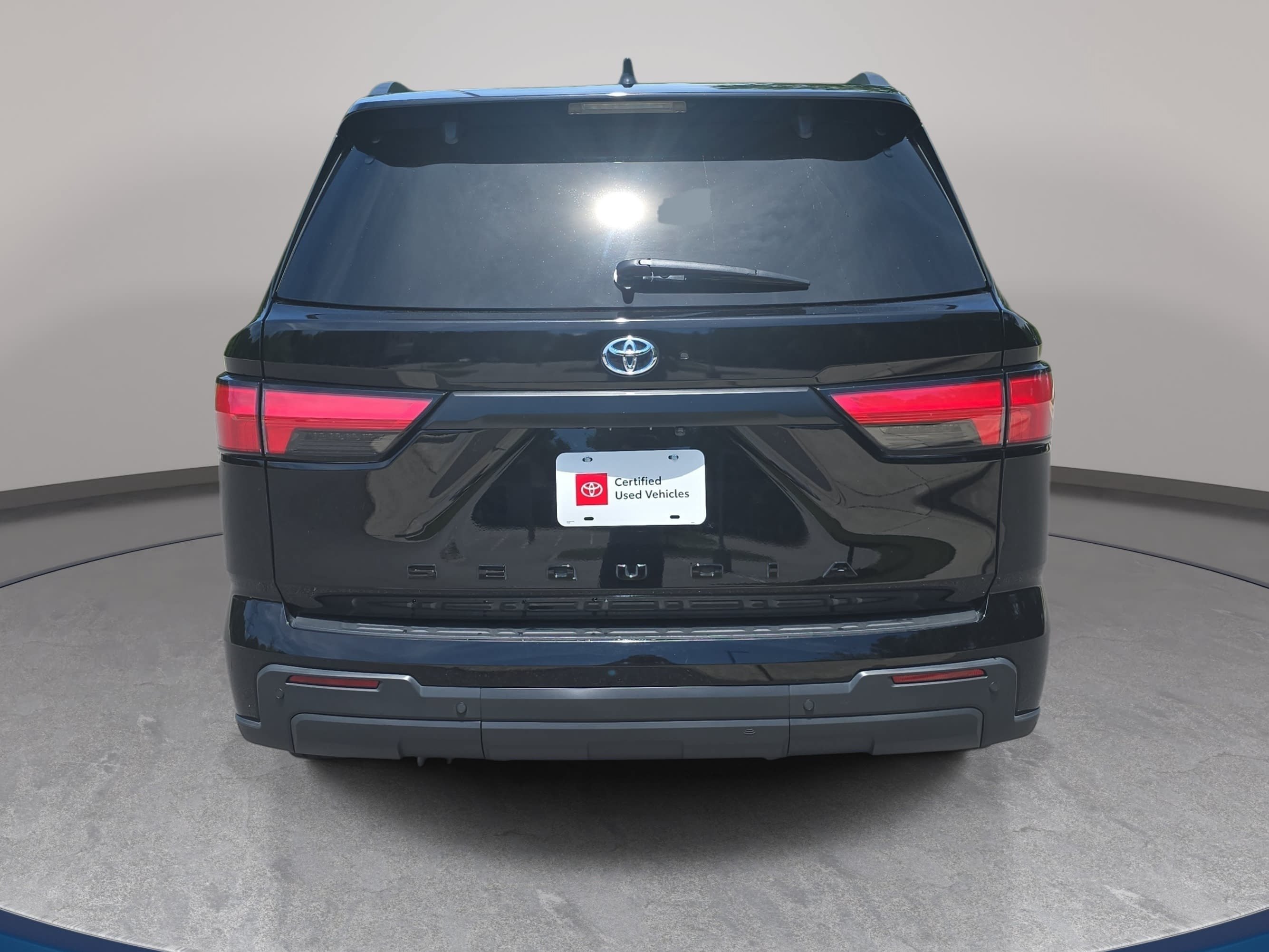 Used 2023 Toyota Sequoia SR5 w/ SR5 Premium Package RWD image 6