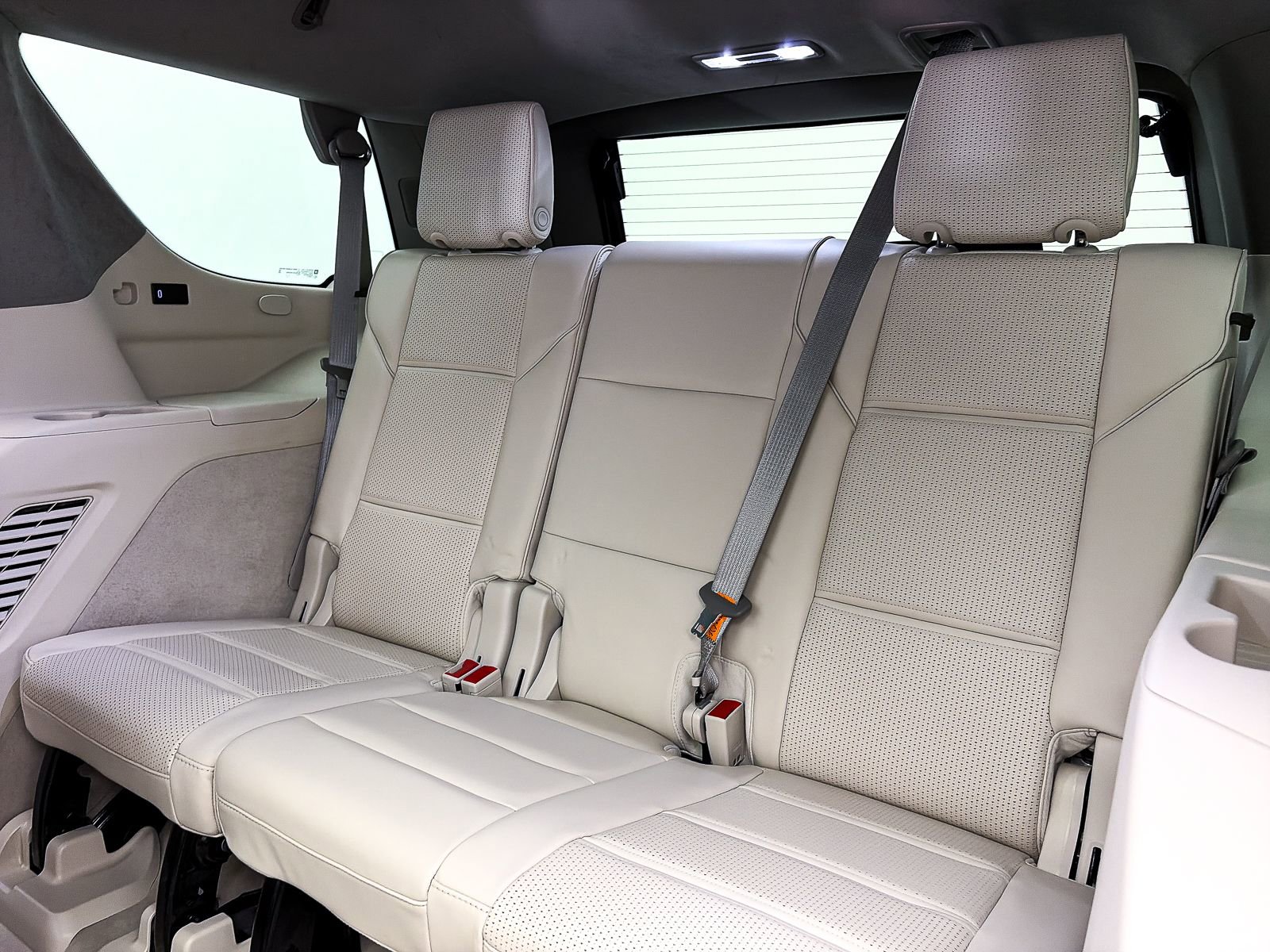 Used 2022 Cadillac Escalade Sport Platinum w/ Heavy-Duty Trailer Package AWD/4WD image 43