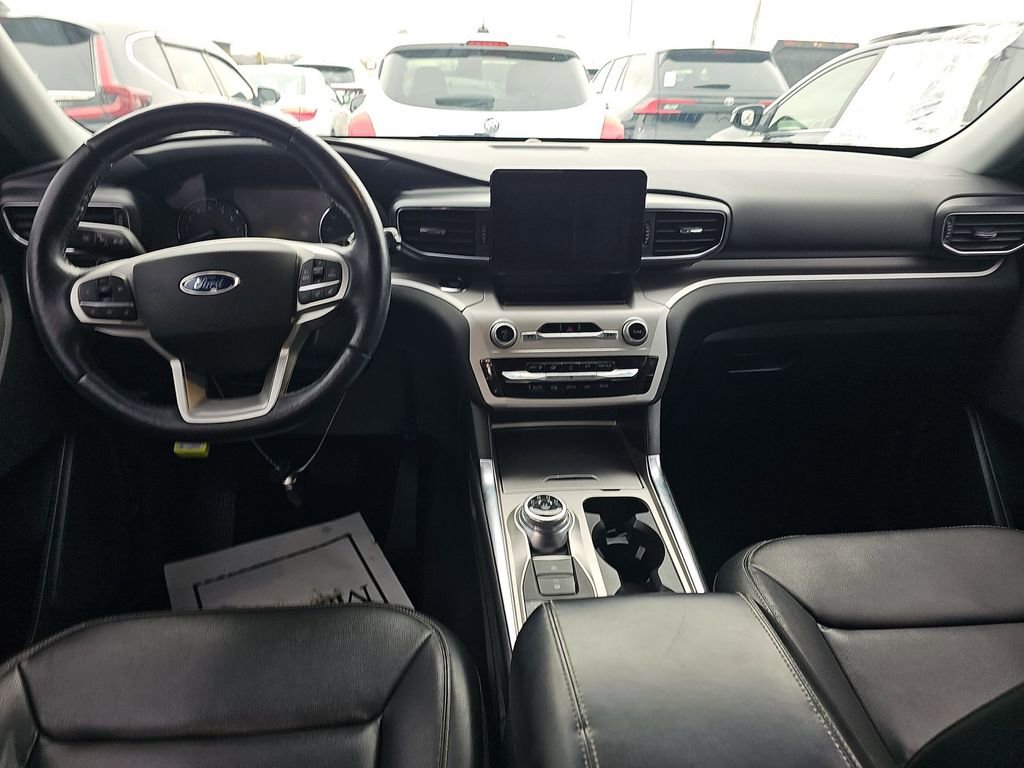 Used 2020 Ford Explorer XLT w/ Equipment Group 202A image 10