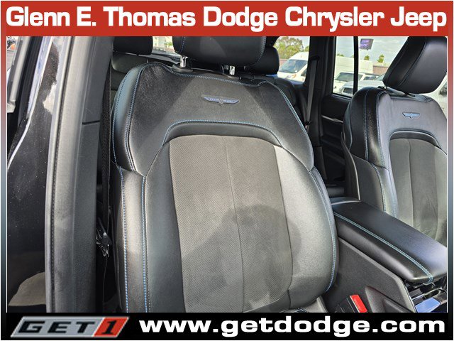 Used 2022 Jeep Grand Cherokee Trailhawk w/ Luxury Tech Group III image 32