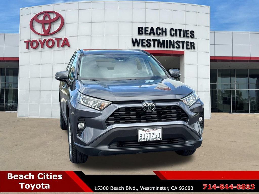 Used 2021 Toyota RAV4 XLE w/ Convenience Package FWD image 3