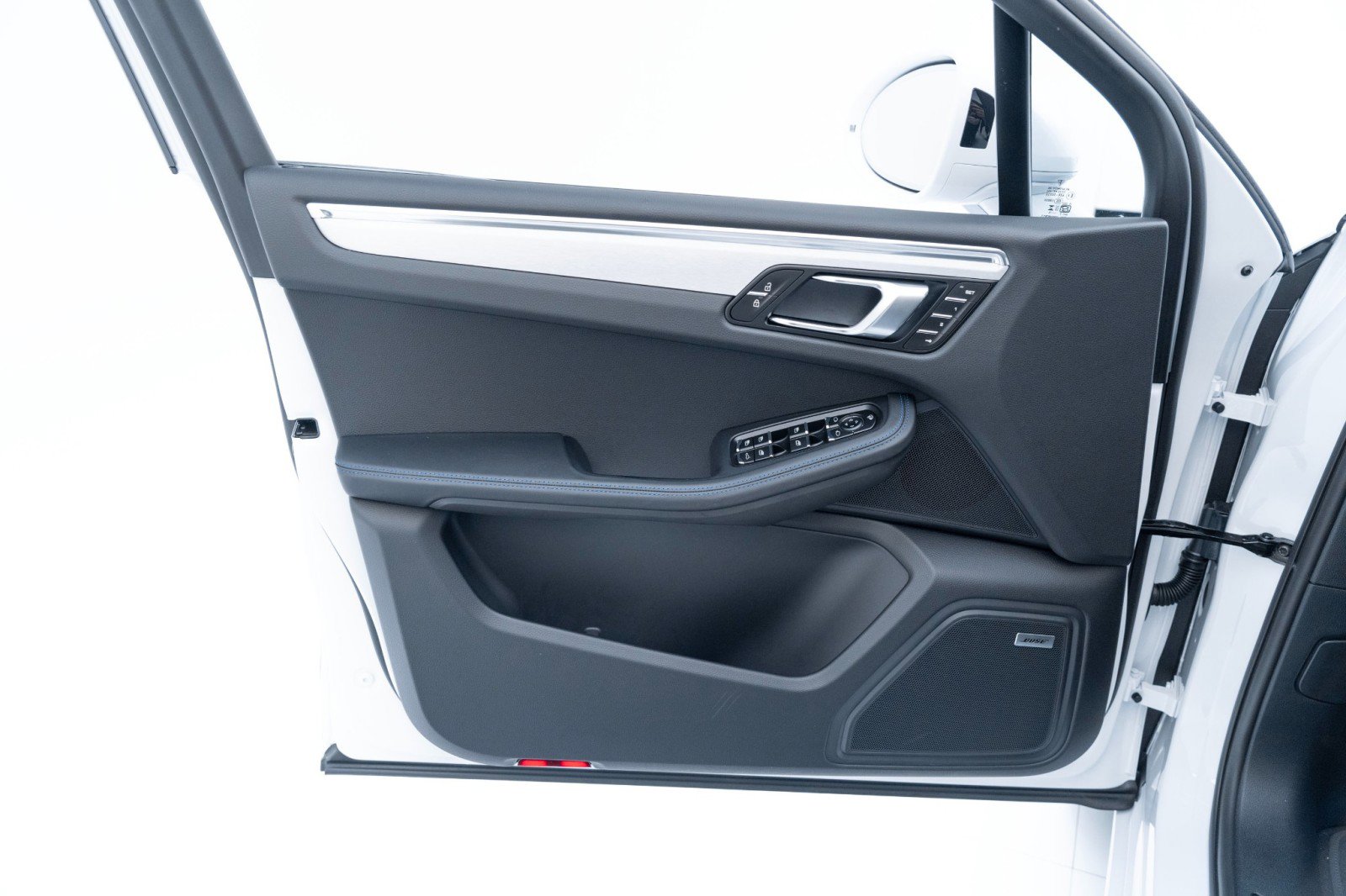 New 2025 Porsche Macan image 21