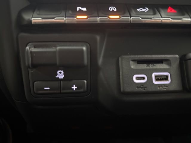 Used 2020 Chevrolet Silverado 1500 LT w/ All-Star Edition AWD/4WD image 21