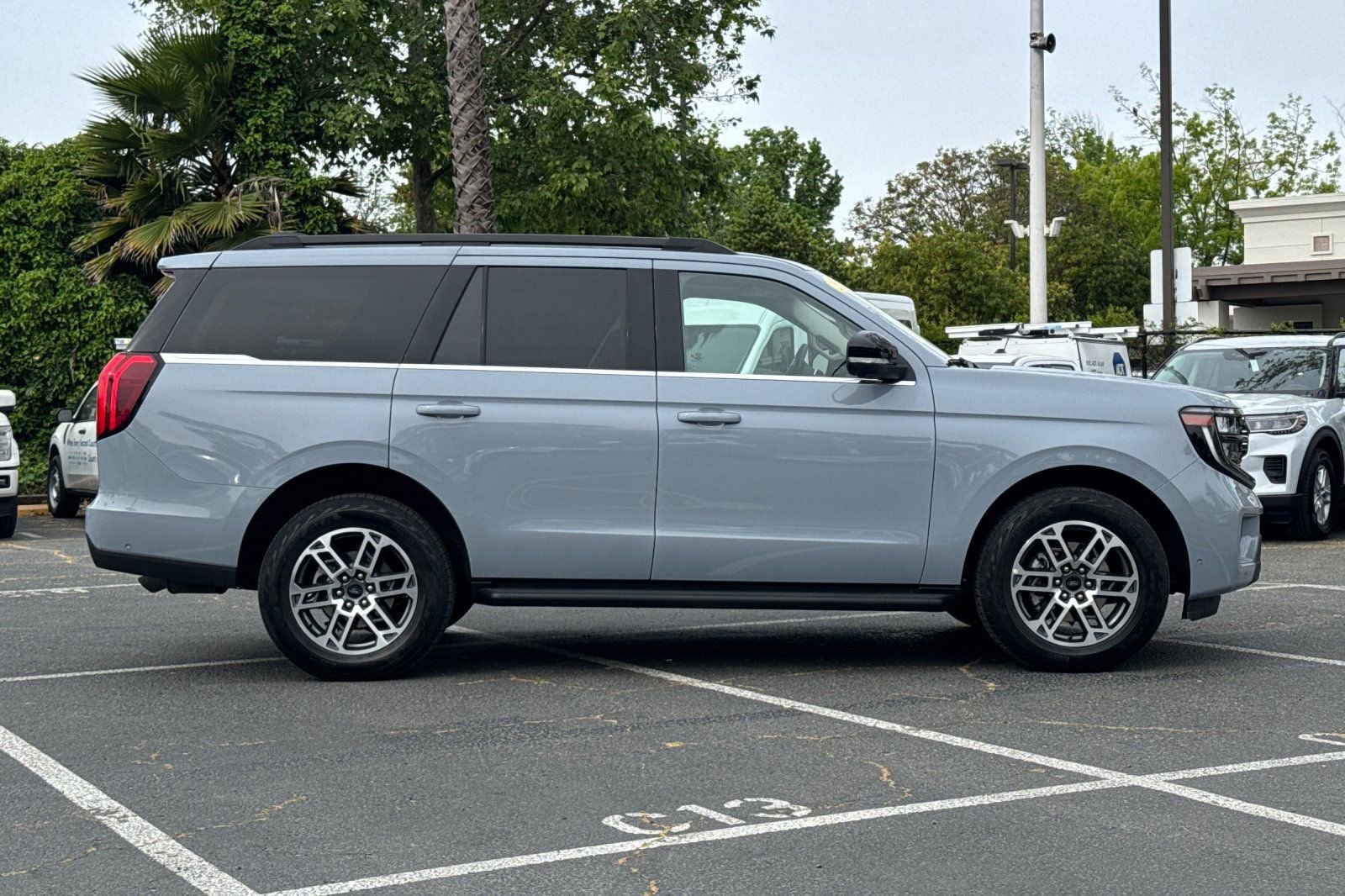 Certified 2025 Ford Expedition Active image 3