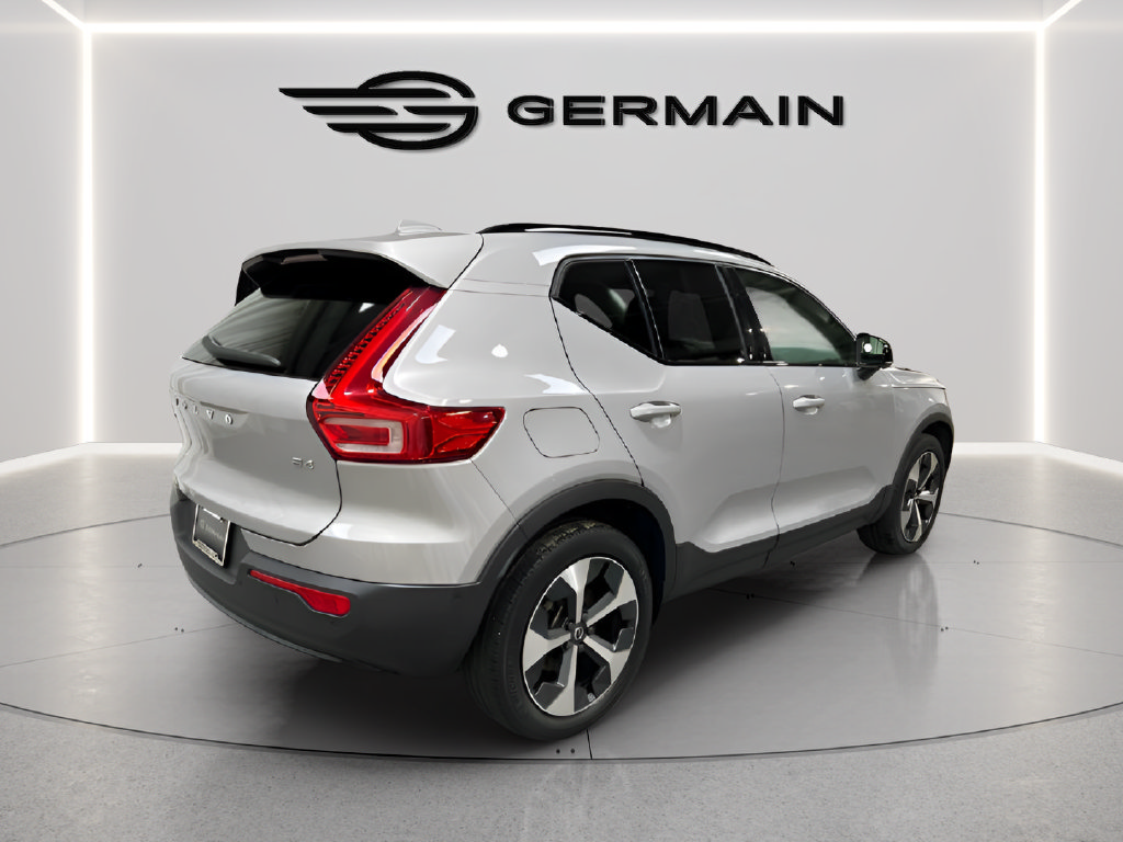Used 2023 Volvo XC40 B4 Ultimate FWD image 8