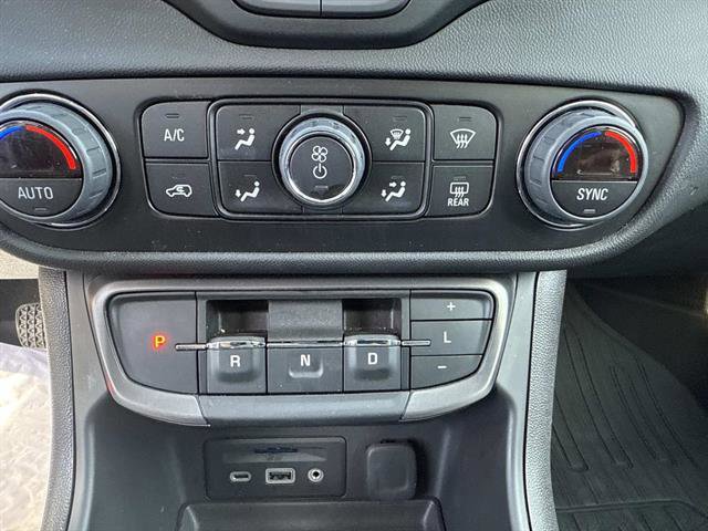 Used 2024 GMC Terrain AT4 image 31