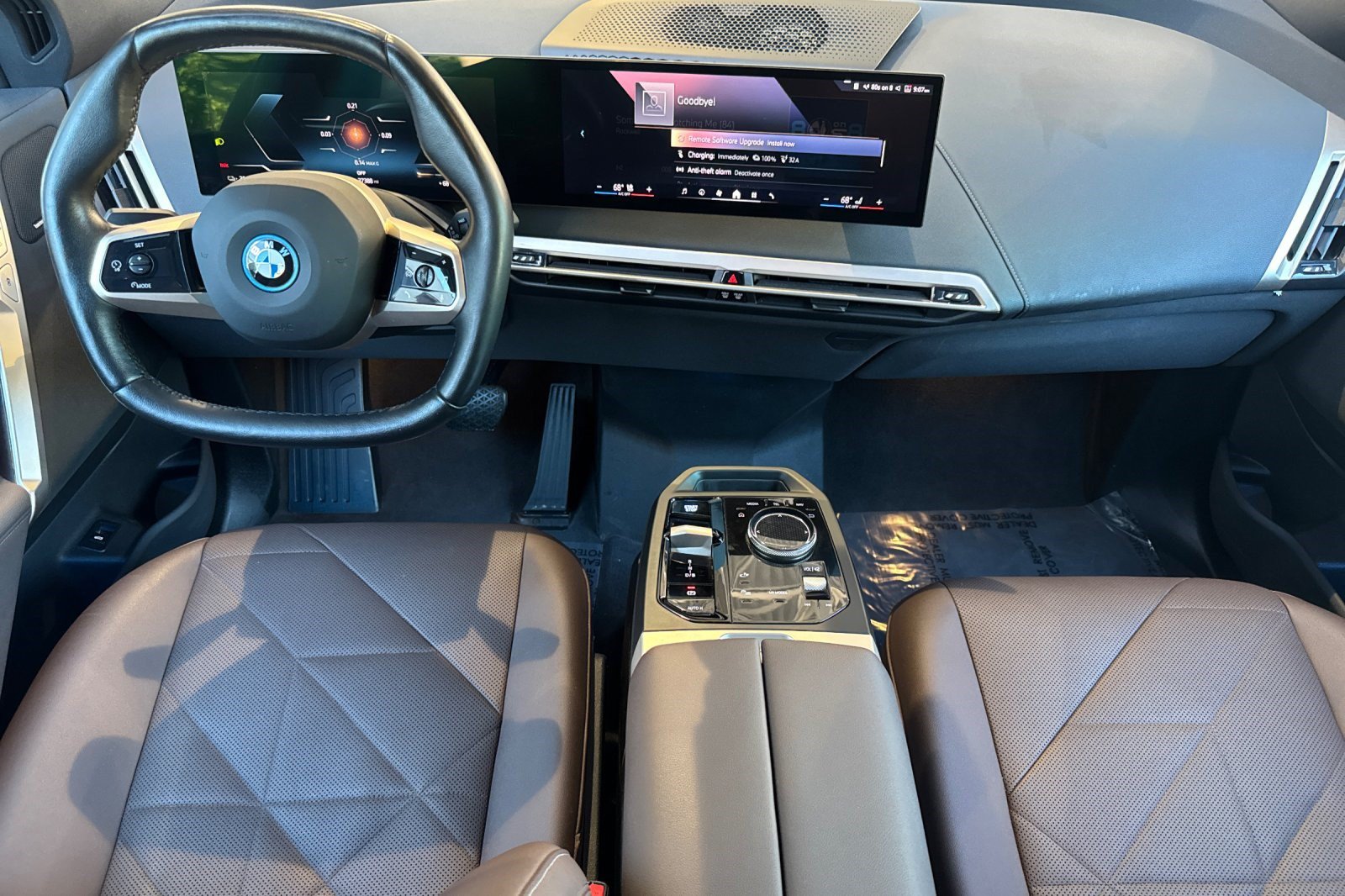 Used 2024 BMW iX xDrive50 w/ Sport Package AWD/4WD image 17