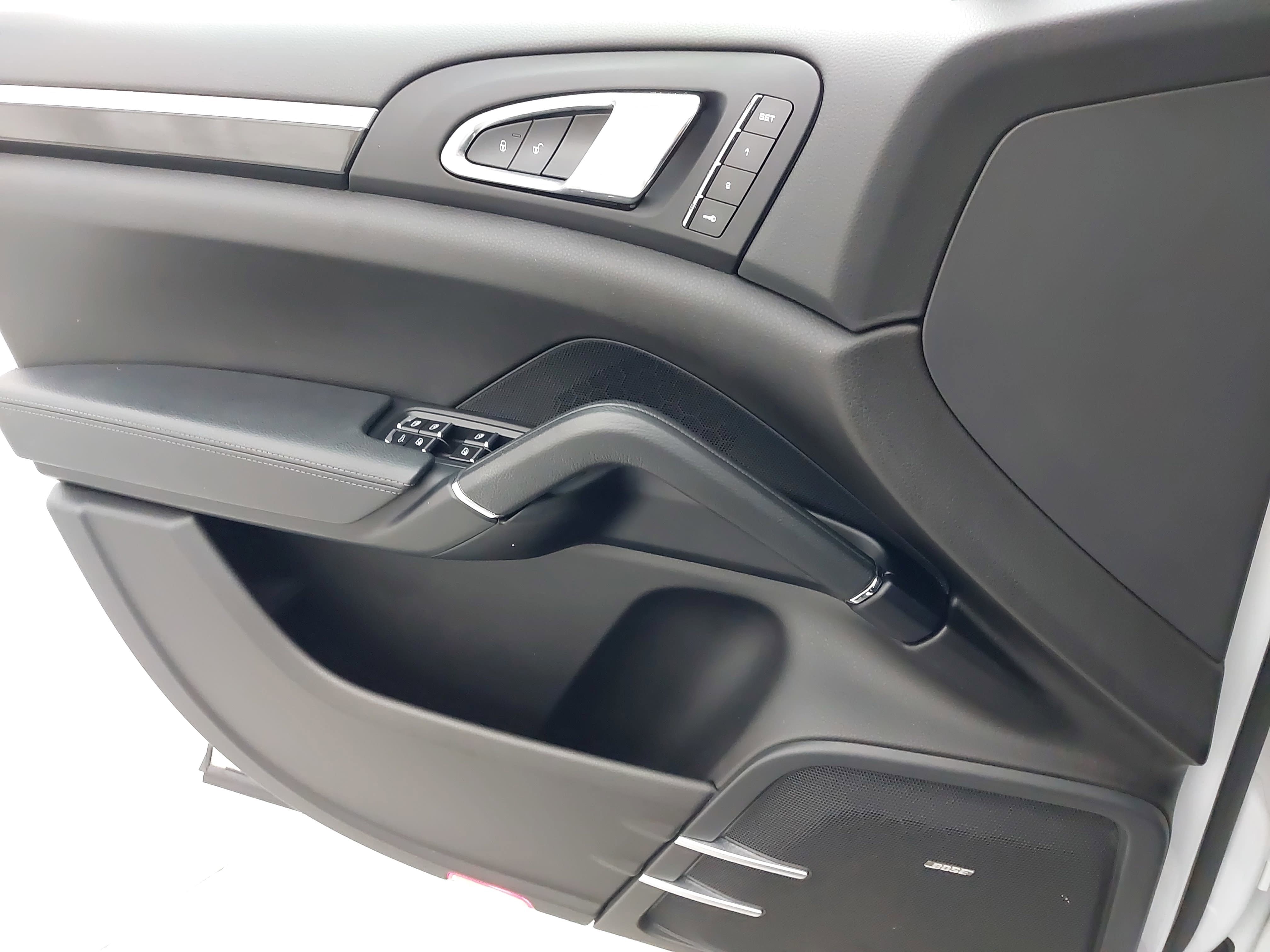 Used 2018 Porsche Cayenne Platinum Edition AWD/4WD image 28