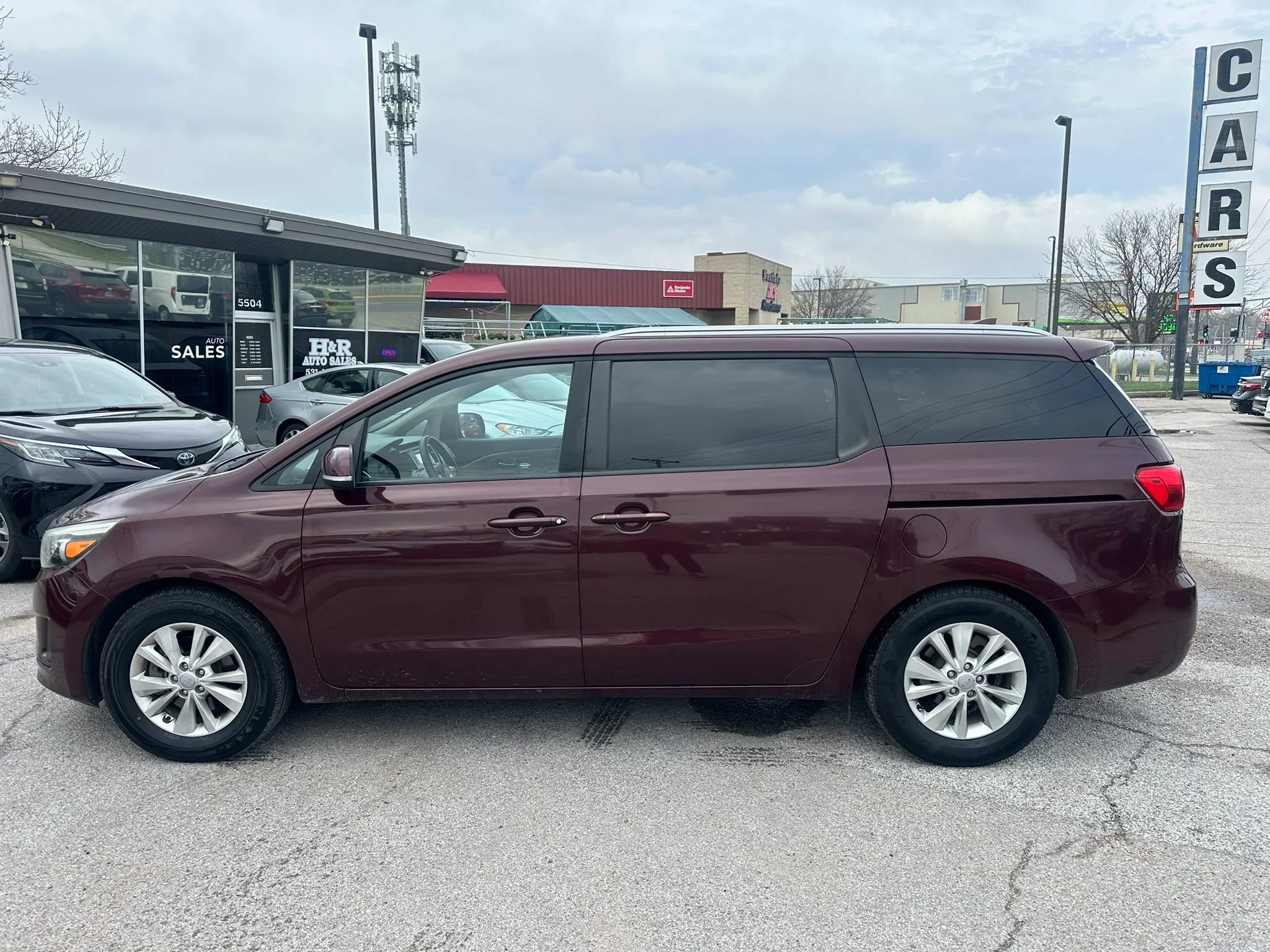 Used 2016 Kia Sedona LX w/ LX Convenience Package FWD image 2