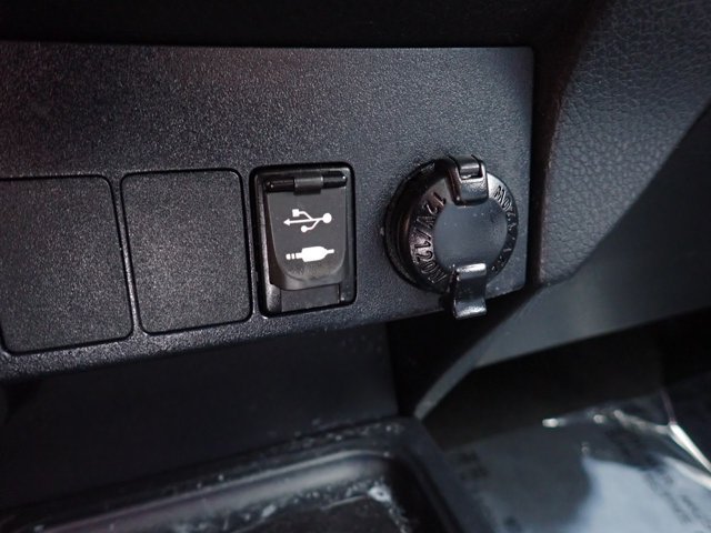 Used 2018 Toyota RAV4 XLE AWD/4WD image 20