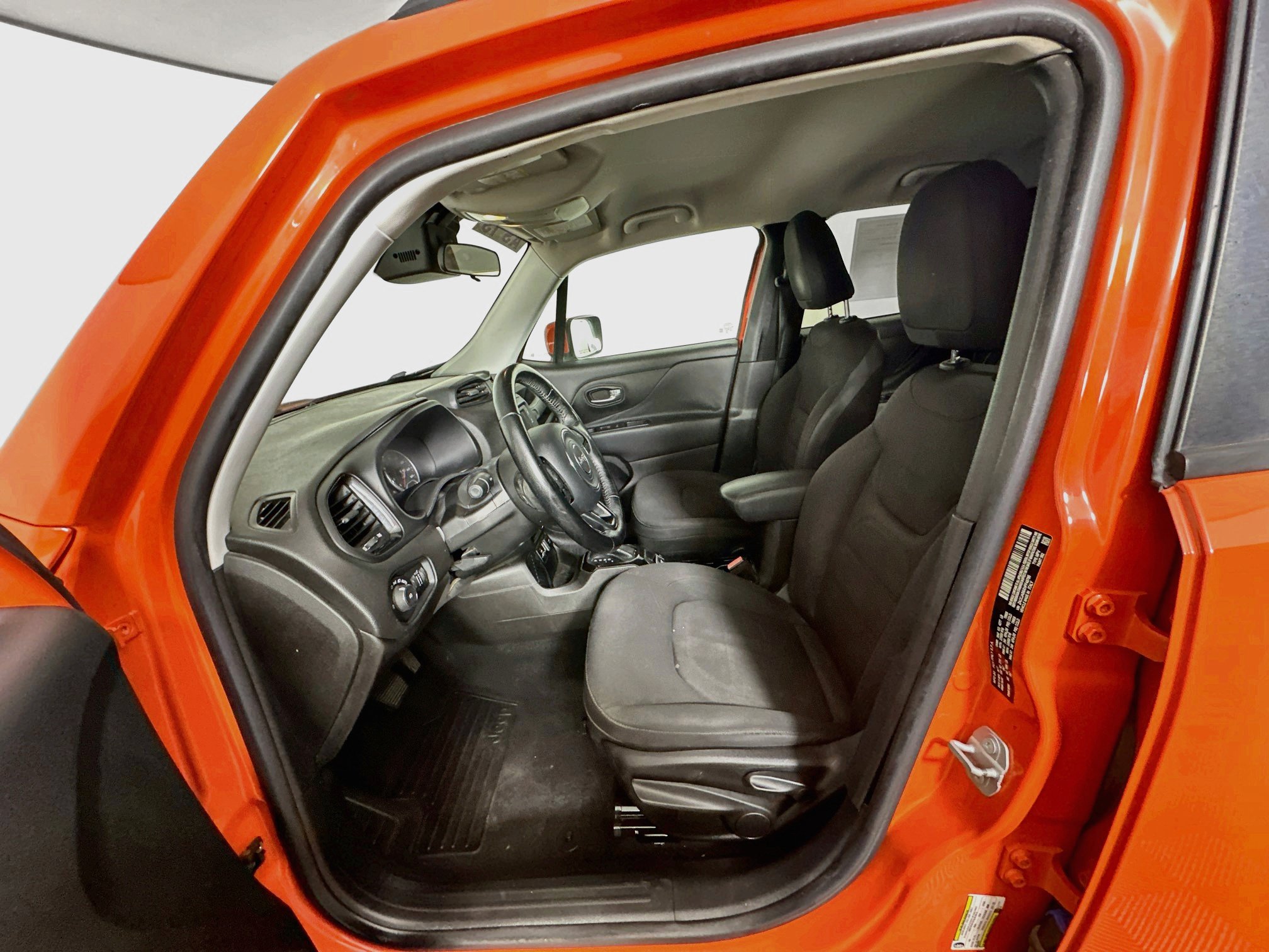 Used 2017 Jeep Renegade Altitude FWD image 13