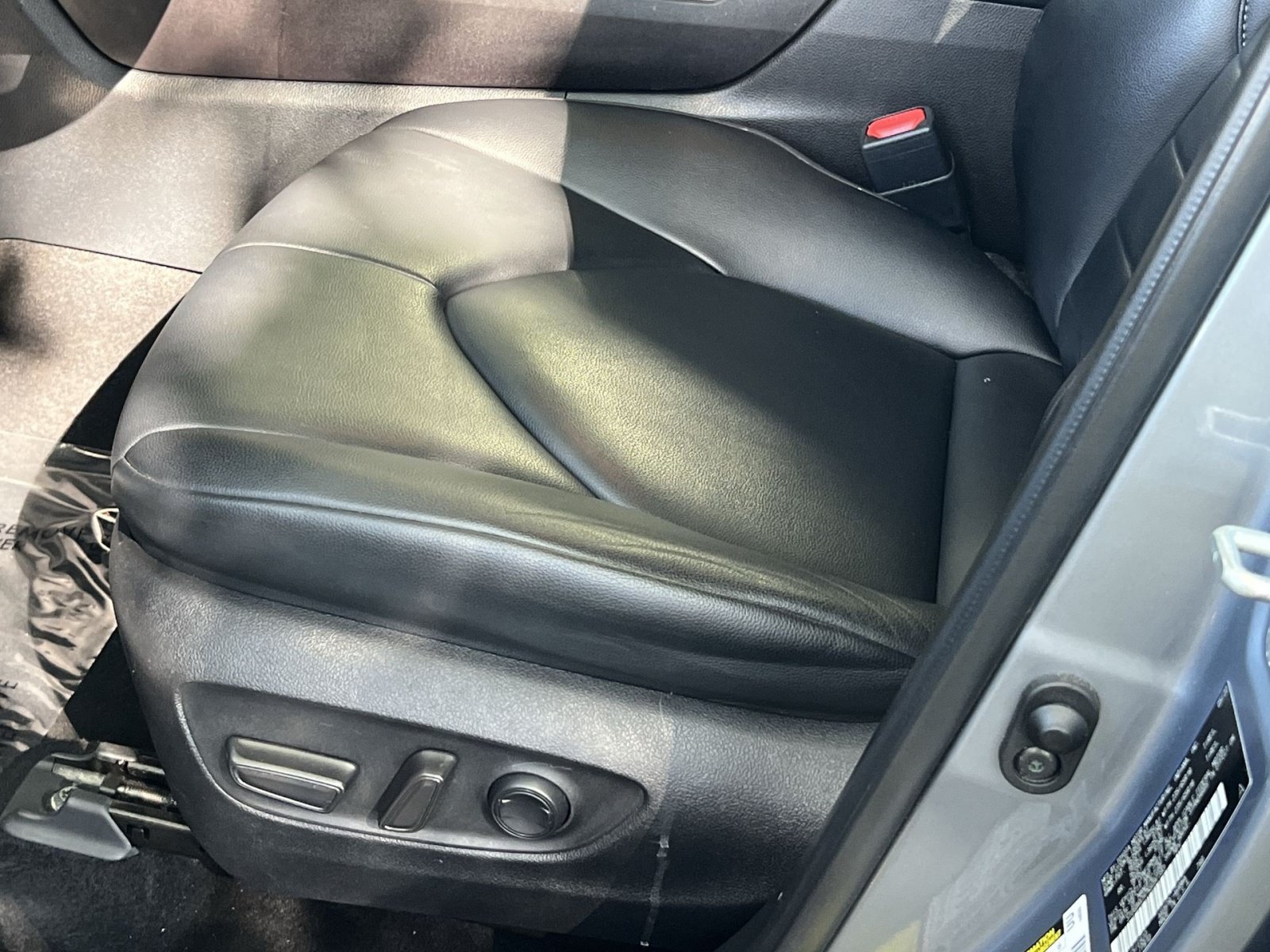 Used 2022 Toyota Highlander XLE AWD/4WD image 12