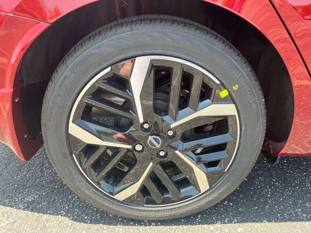 New 2025 Nissan Versa SR w/ Trunk Package image 12