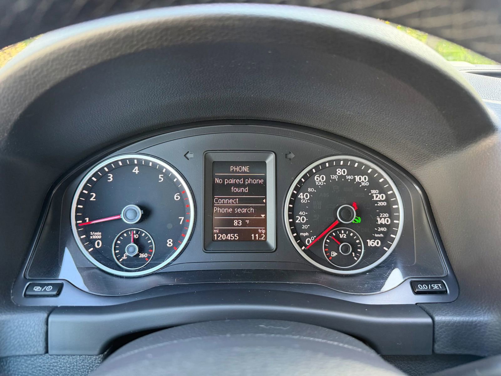 Used 2015 Volkswagen Tiguan SE image 32