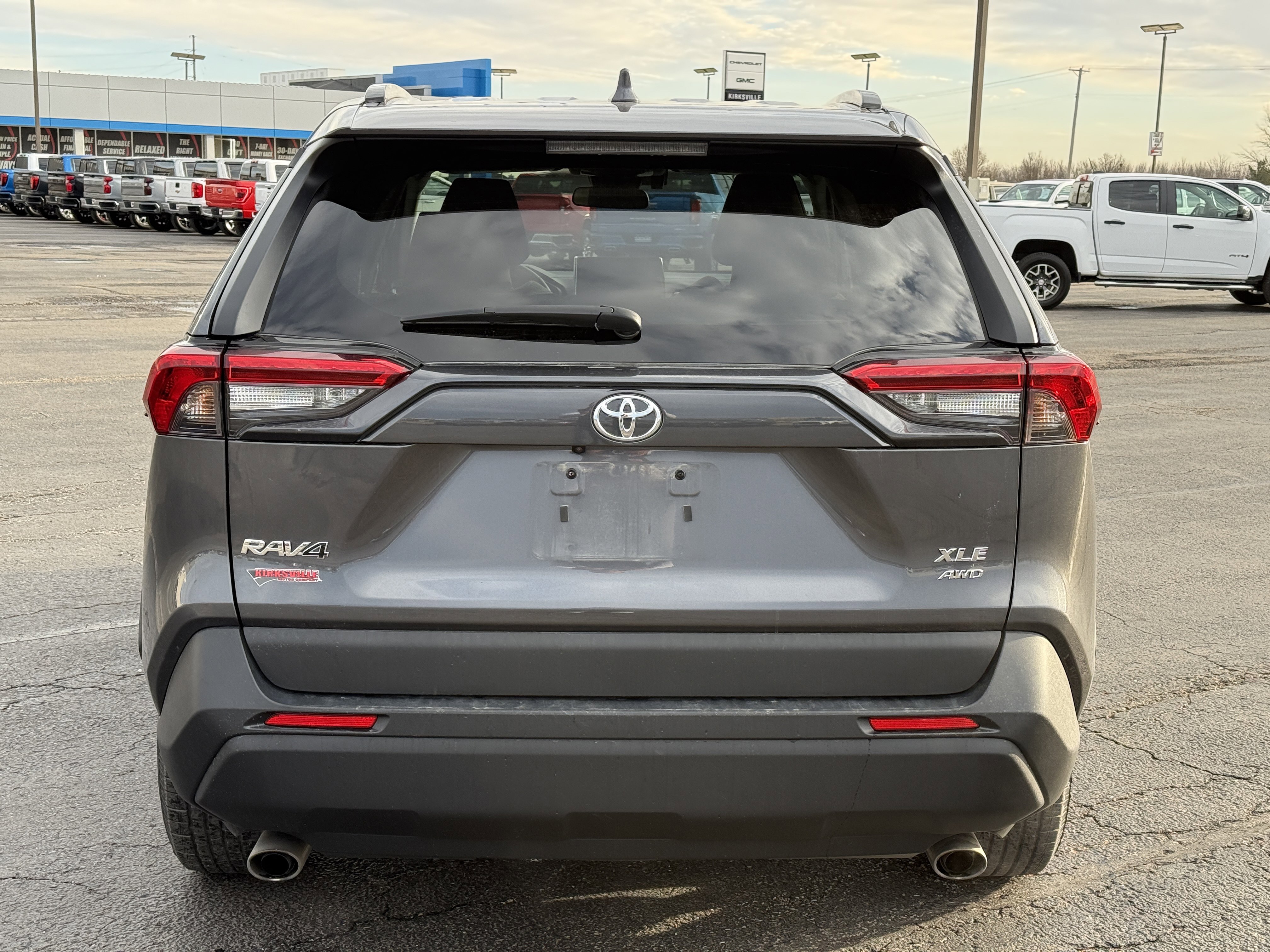 Used 2022 Toyota RAV4 XLE w/ Convenience Package image 4