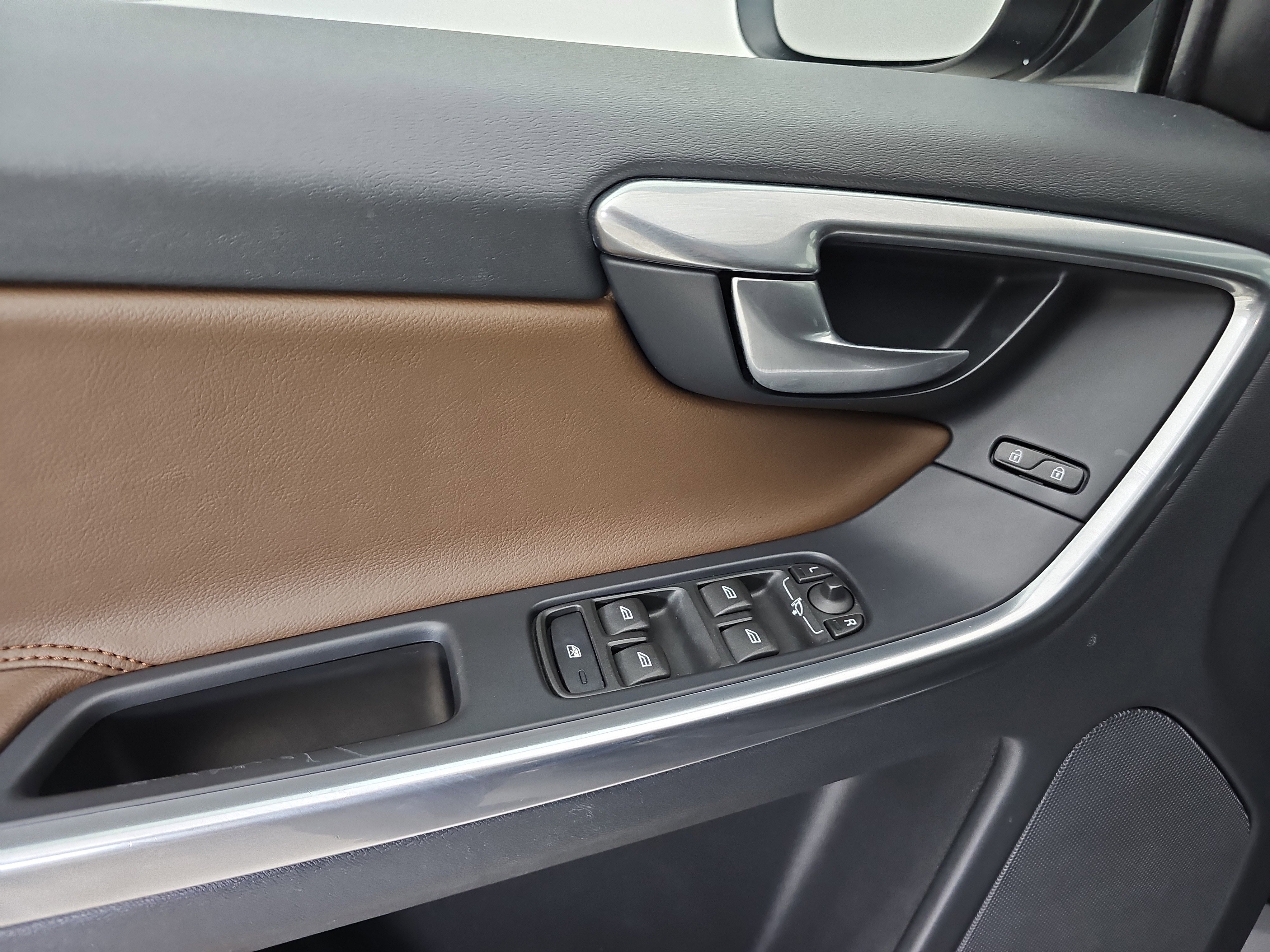 Used 2015 Volvo XC60 T5 image 13