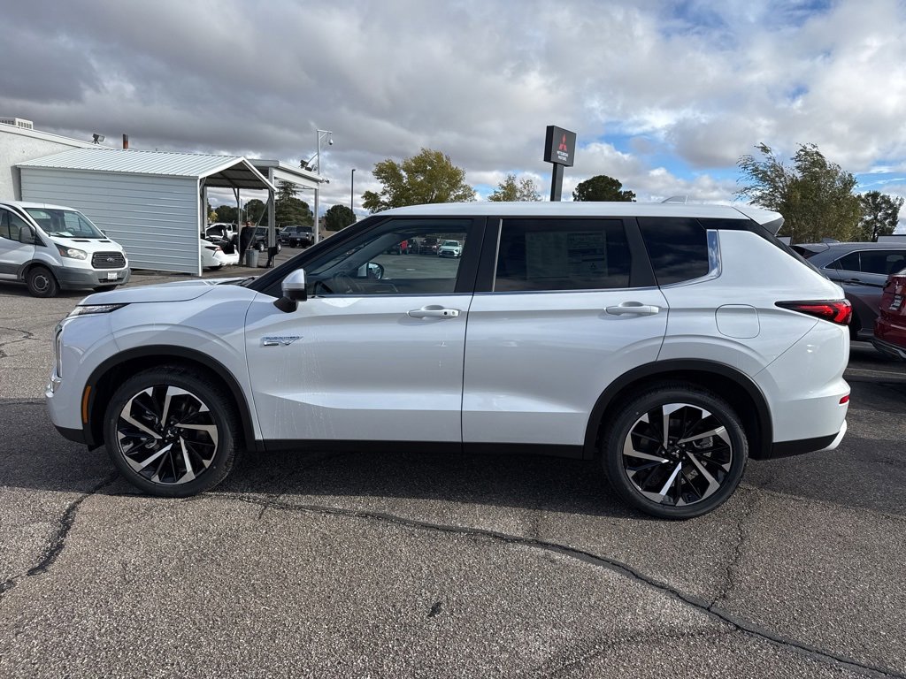 New 2025 Mitsubishi Outlander SE image 4