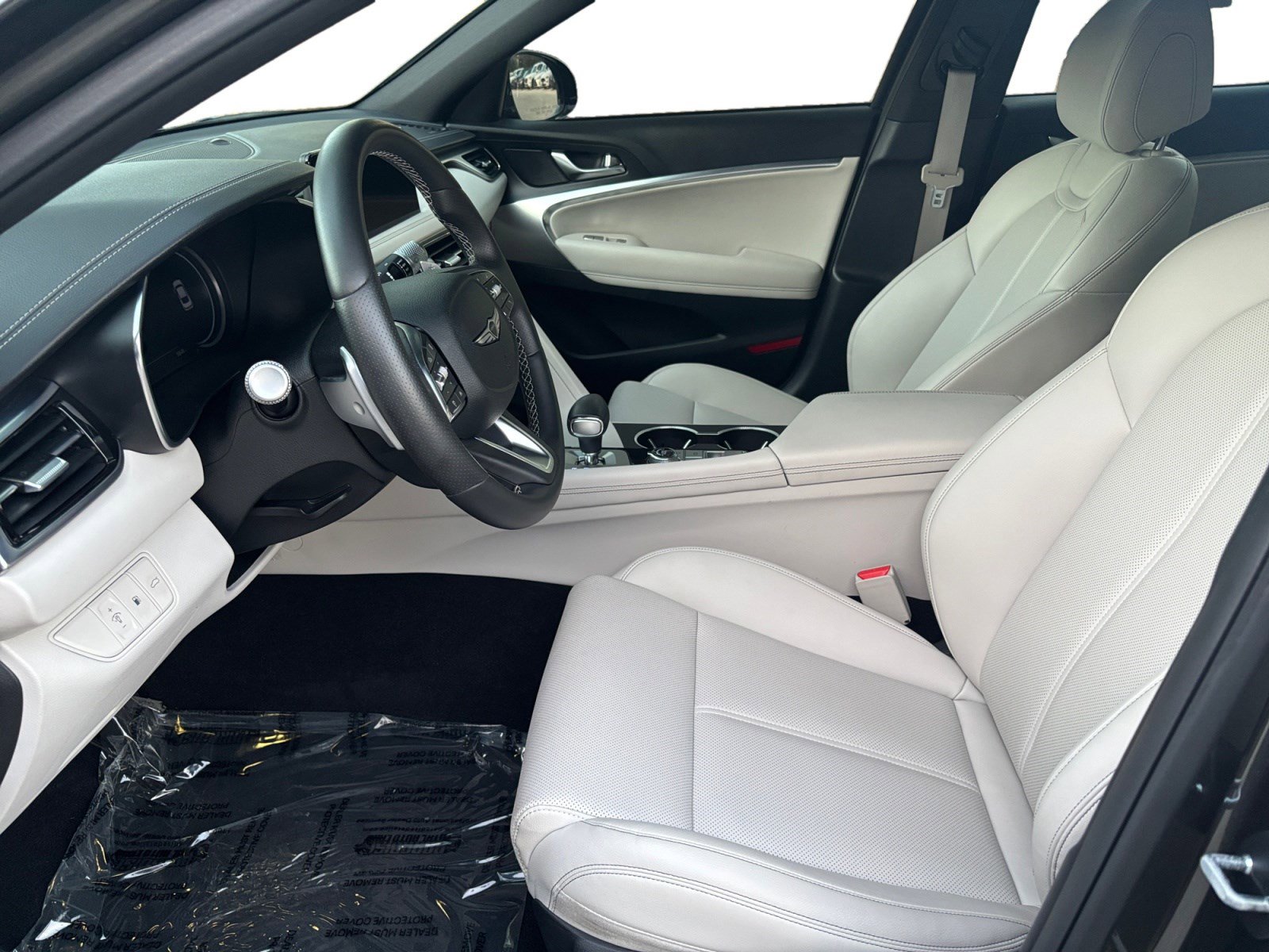 Used 2025 Genesis G70 2.5T image 9