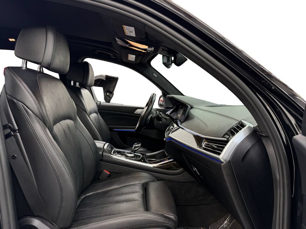 Used 2021 BMW X7 M50i AWD/4WD image 17