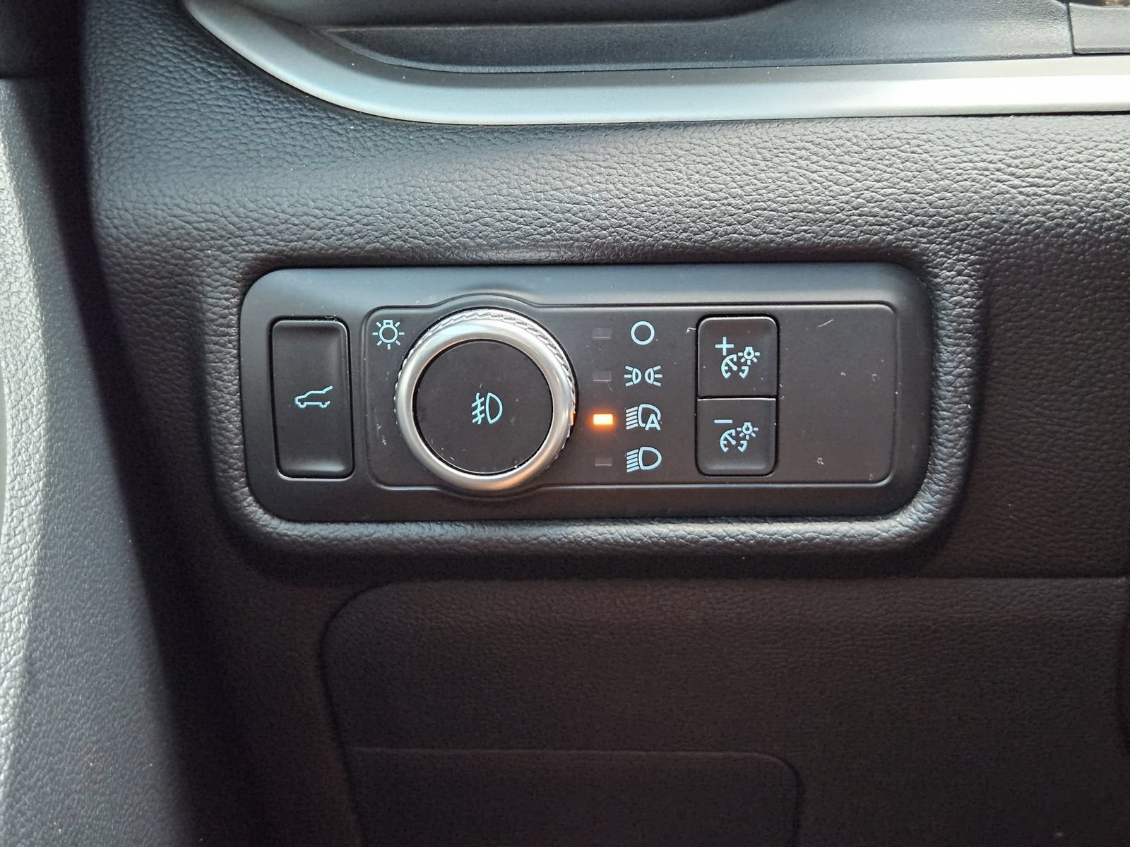 Used 2021 Ford Explorer XLT w/ Equipment Group 202A RWD image 24