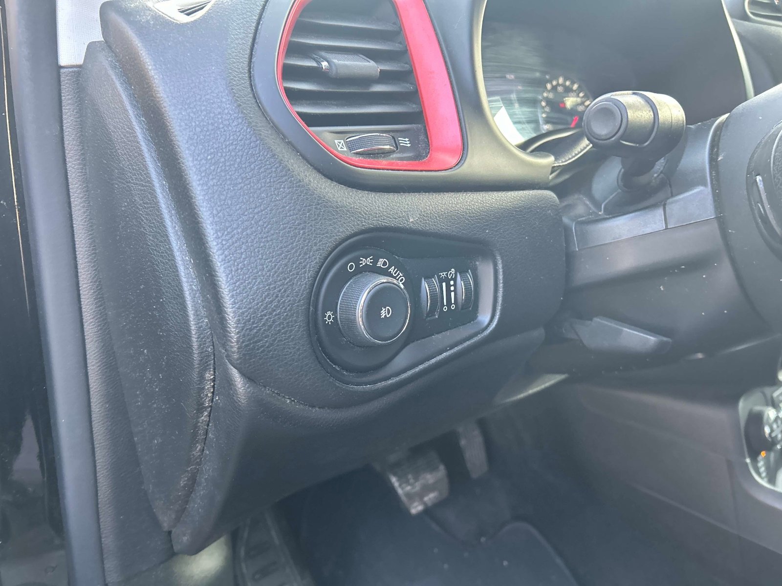 Used 2015 Jeep Renegade Trailhawk image 19