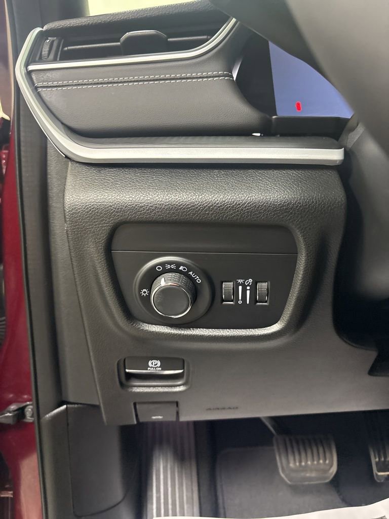 Used 2024 Jeep Grand Cherokee Altitude image 10