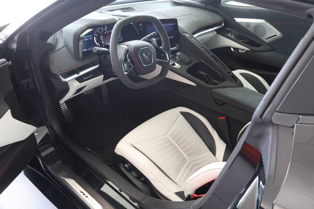 Used 2023 Chevrolet Corvette Stingray Premium Conv w/ Z51 Performance Package RWD image 17
