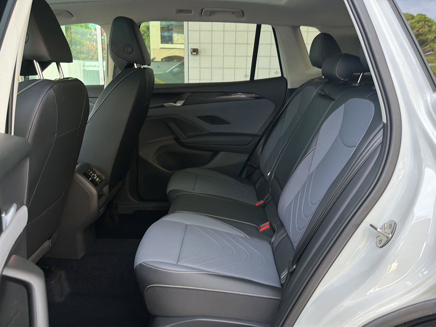 Certified 2026 Volkswagen Tiguan SE w/ Panoramic Sunroof Package FWD image 16
