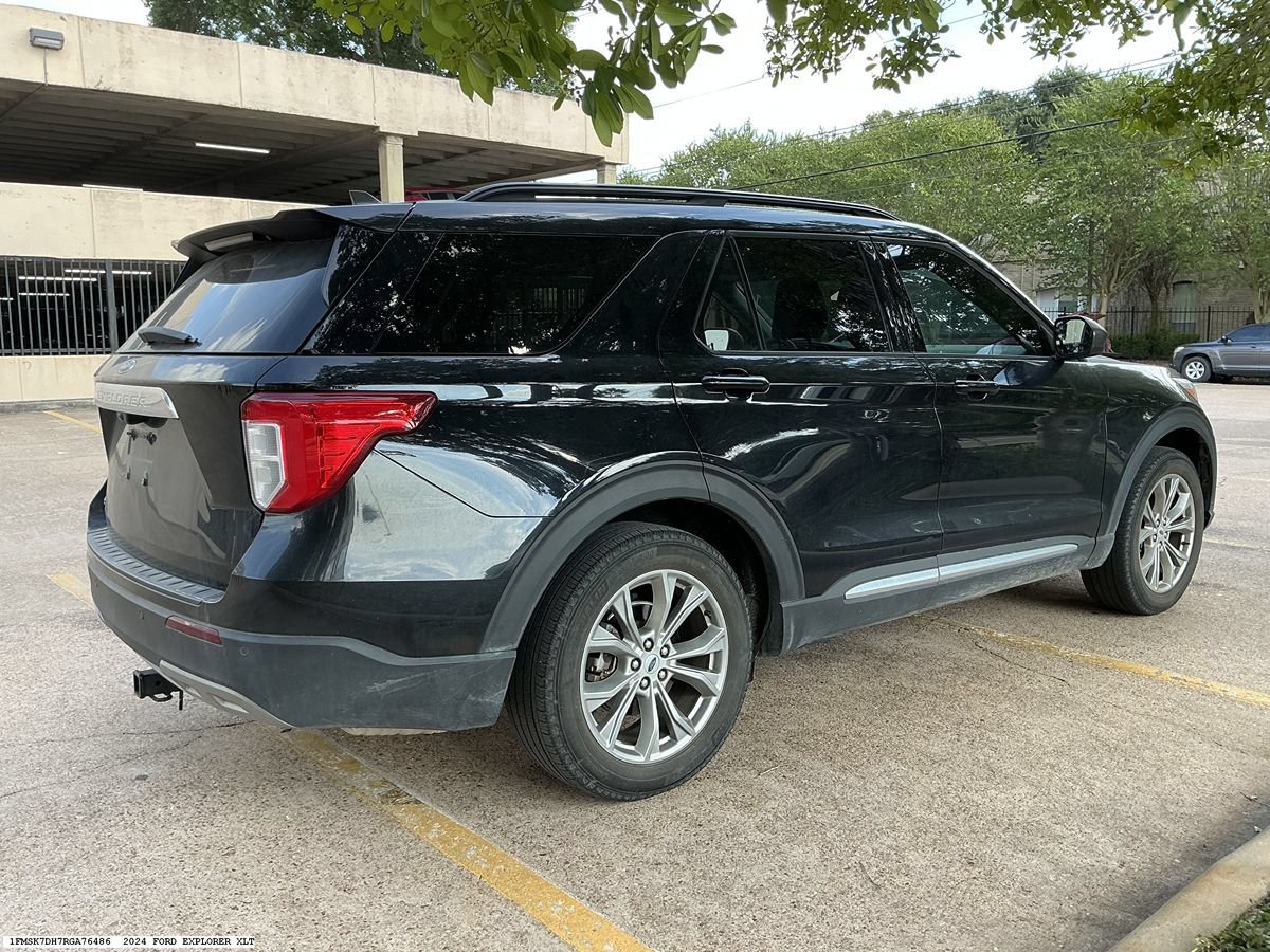 Used 2024 Ford Explorer XLT w/ Equipment Group 202A RWD image 6