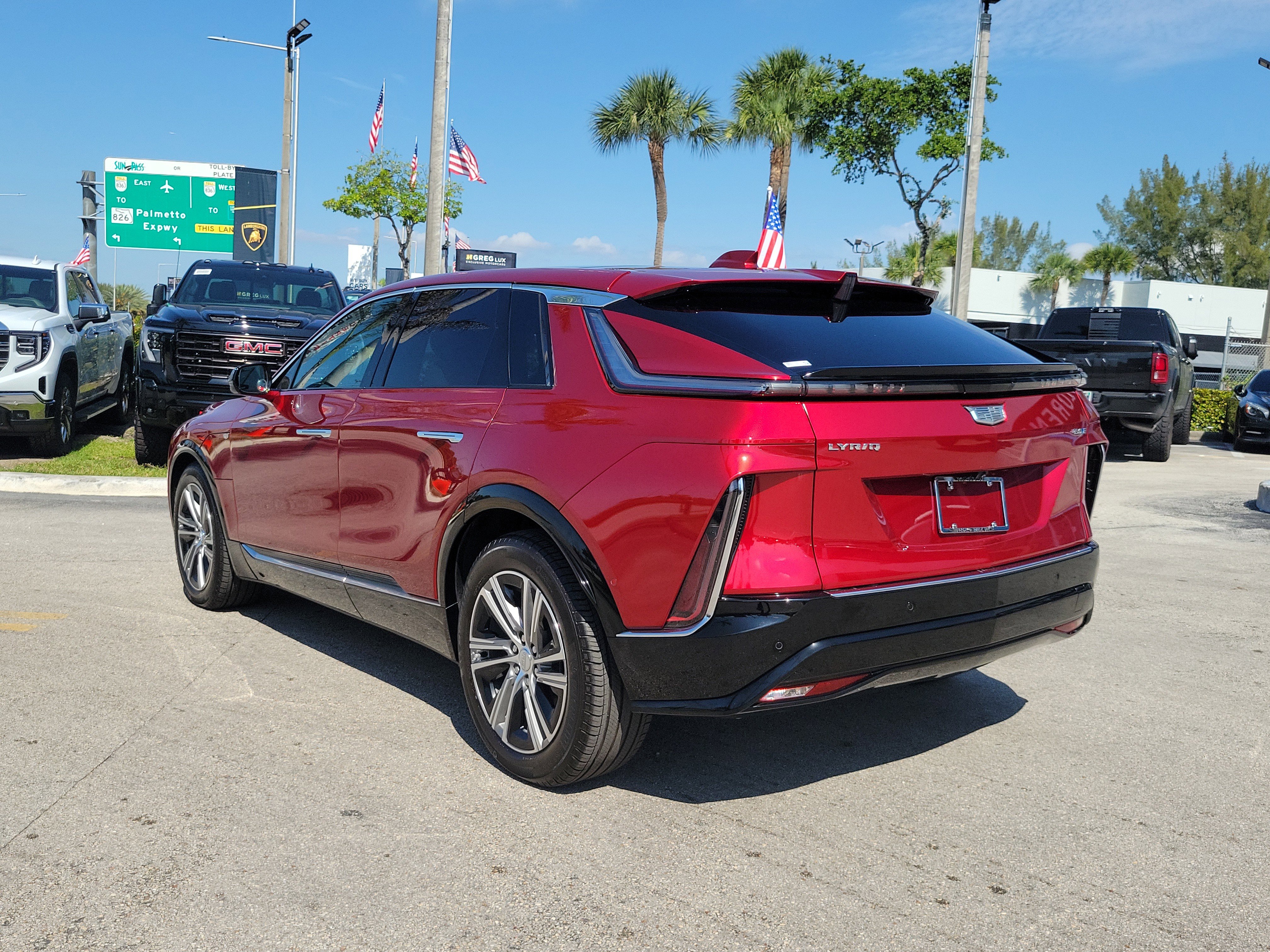 Used 2024 Cadillac Lyriq Luxury RWD image 7